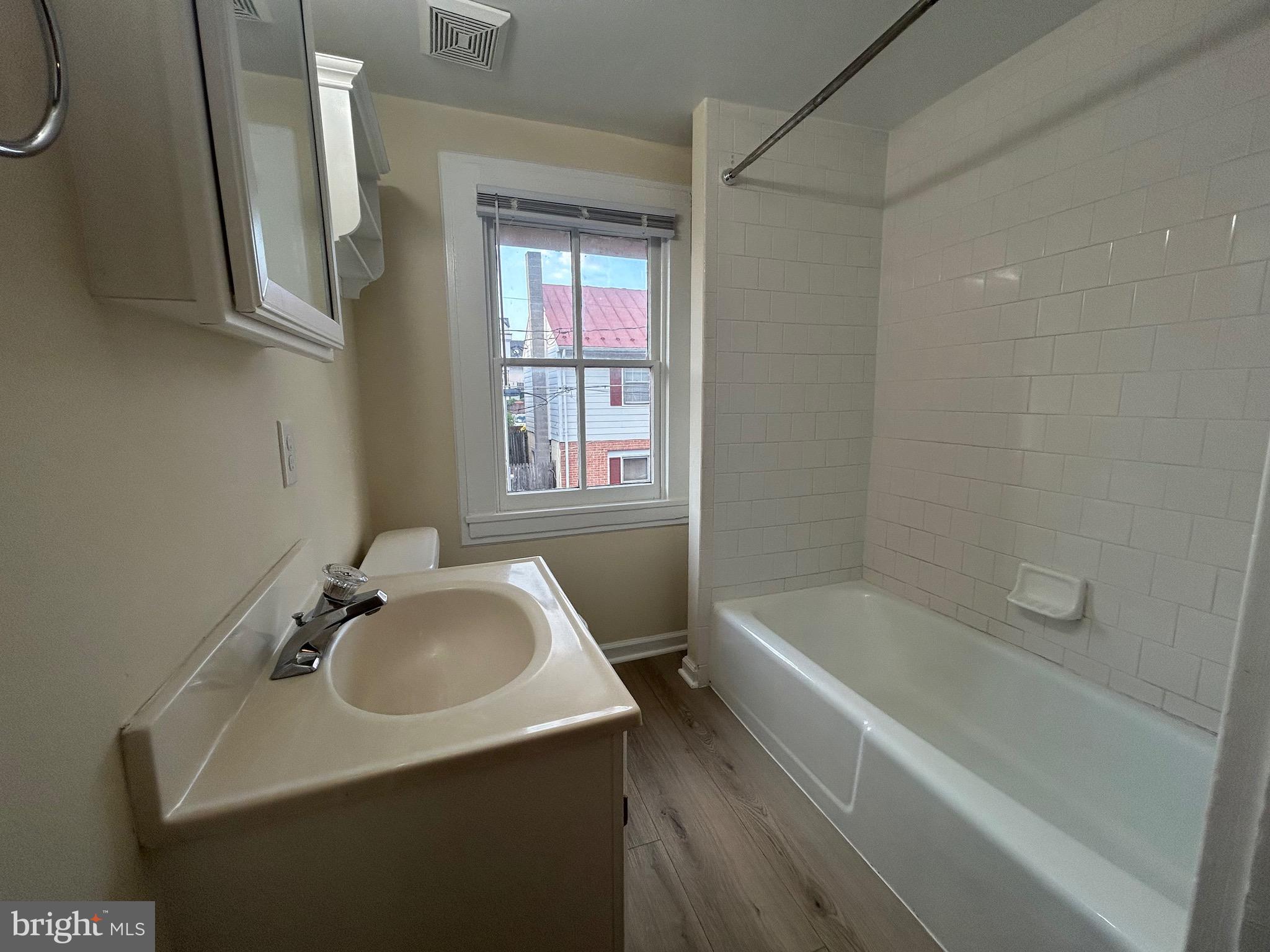 COLONIAL SQUARE - Residential Lease