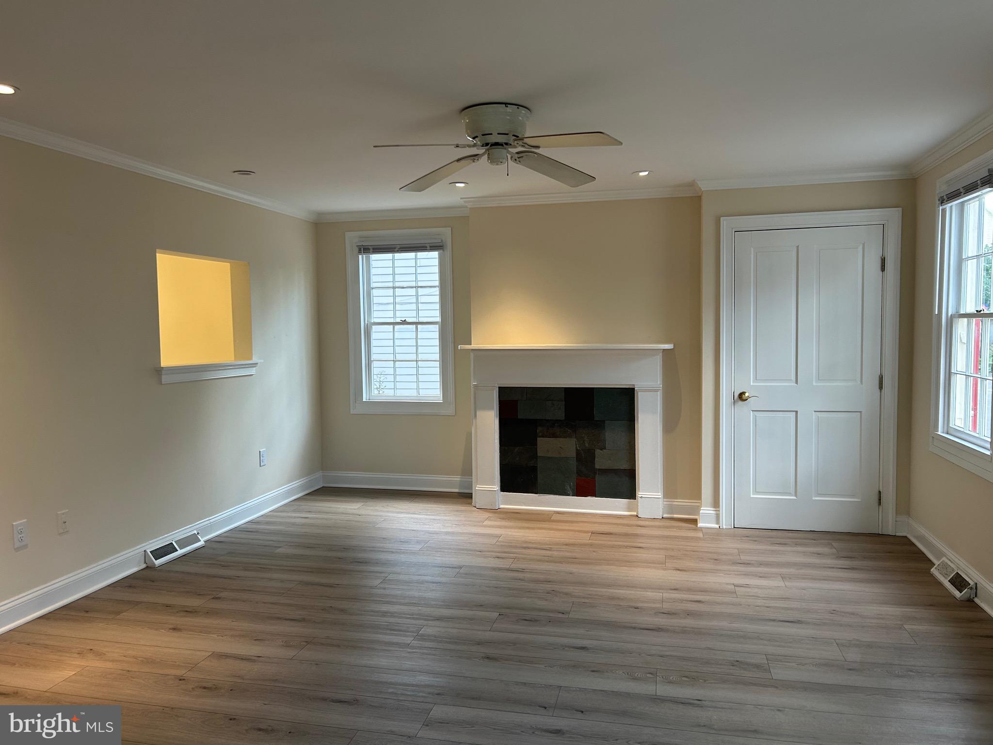 COLONIAL SQUARE - Residential Lease