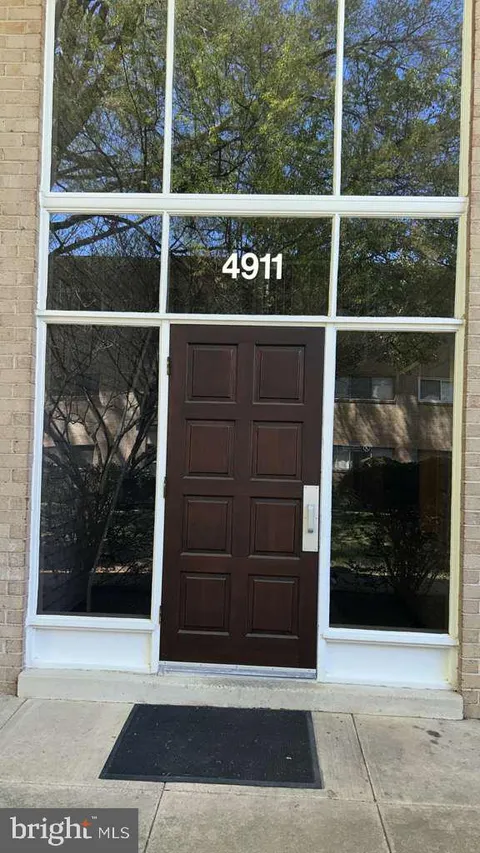 4911 Americana Drive Unit 101, Annandale, VA MLS: VAFX2302904