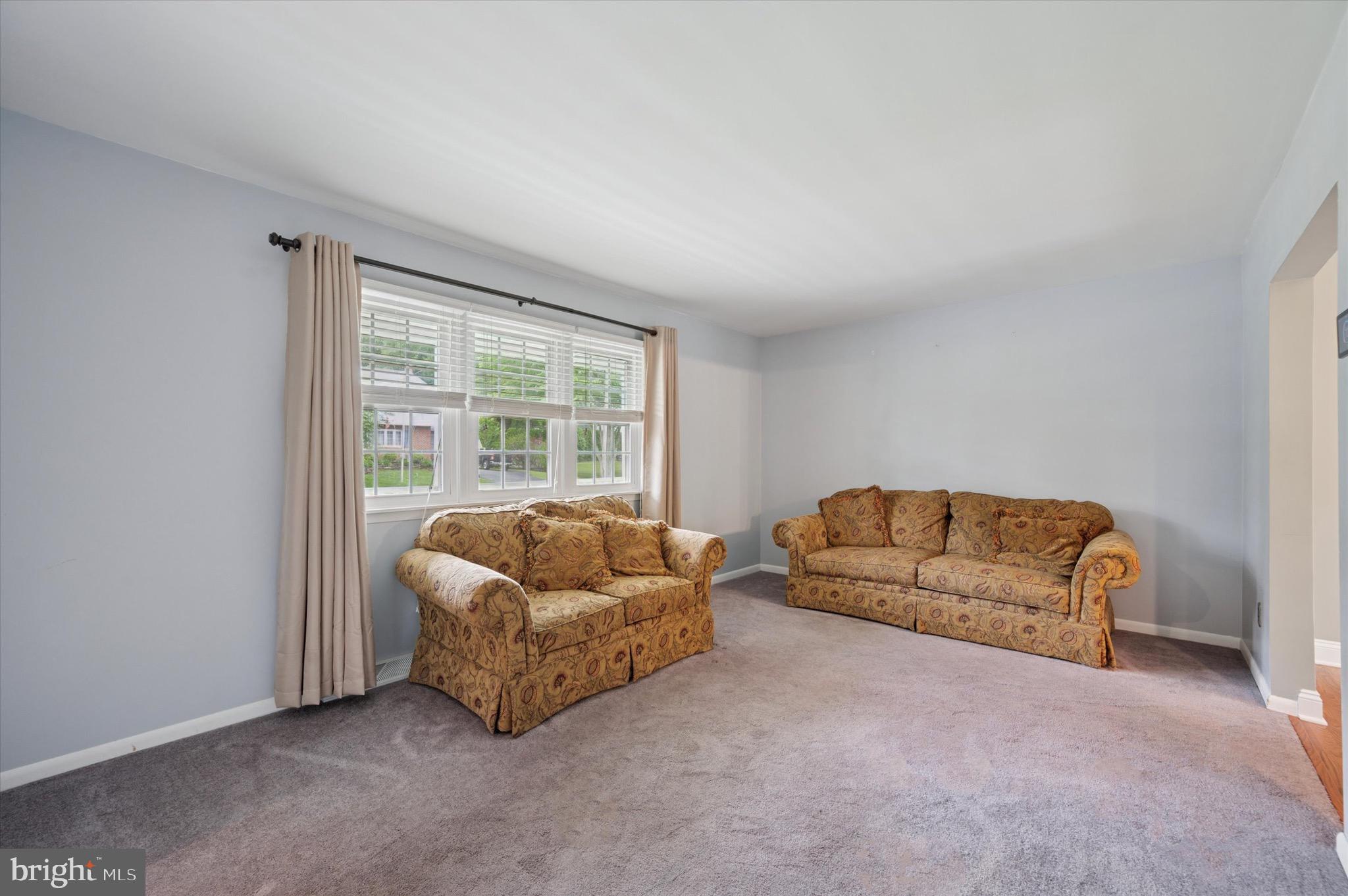 LARKIN KNOLL - Residential