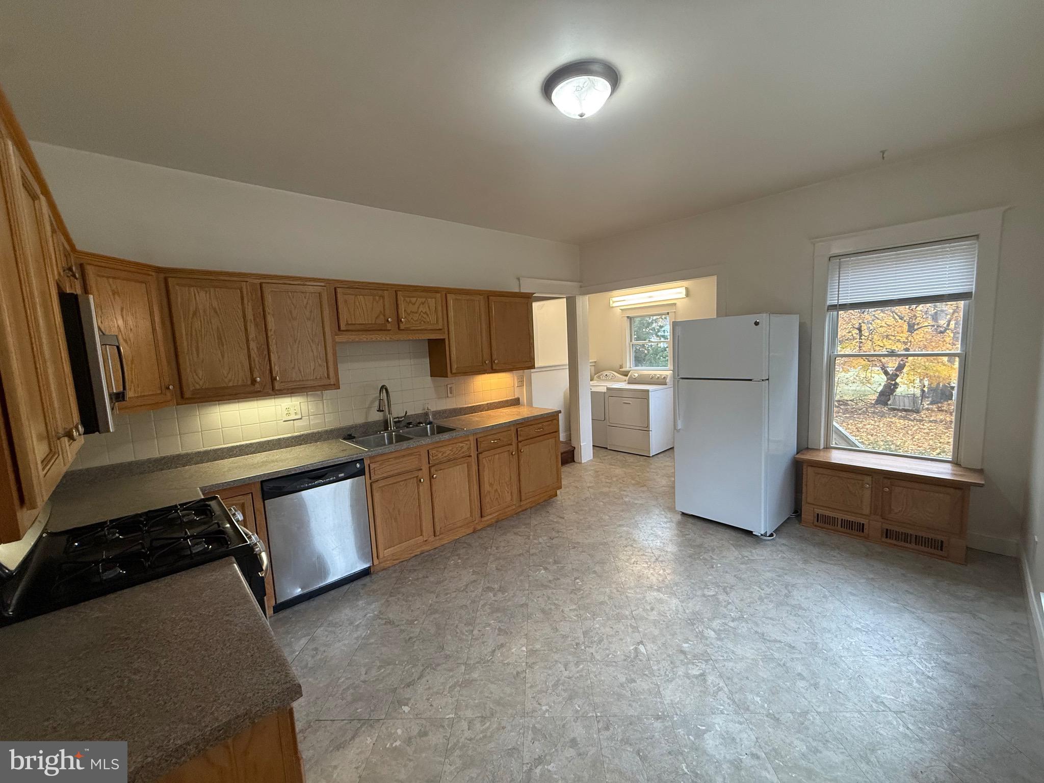 WILLOW GROVE - Residential Lease