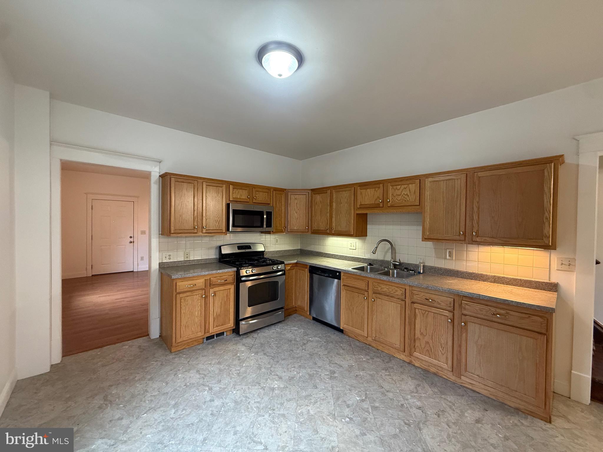 WILLOW GROVE - Residential Lease