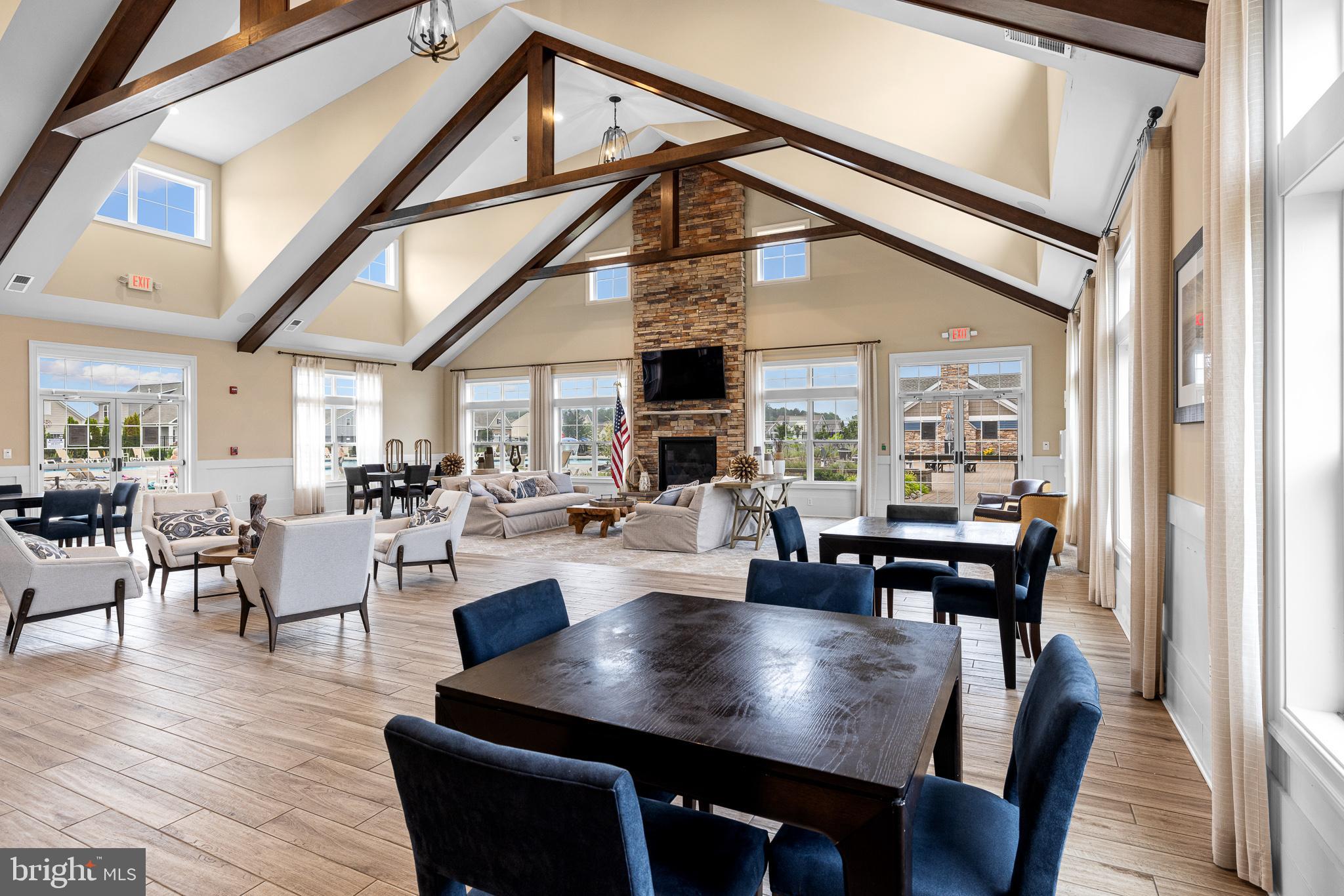 PELICAN POINT - Residential