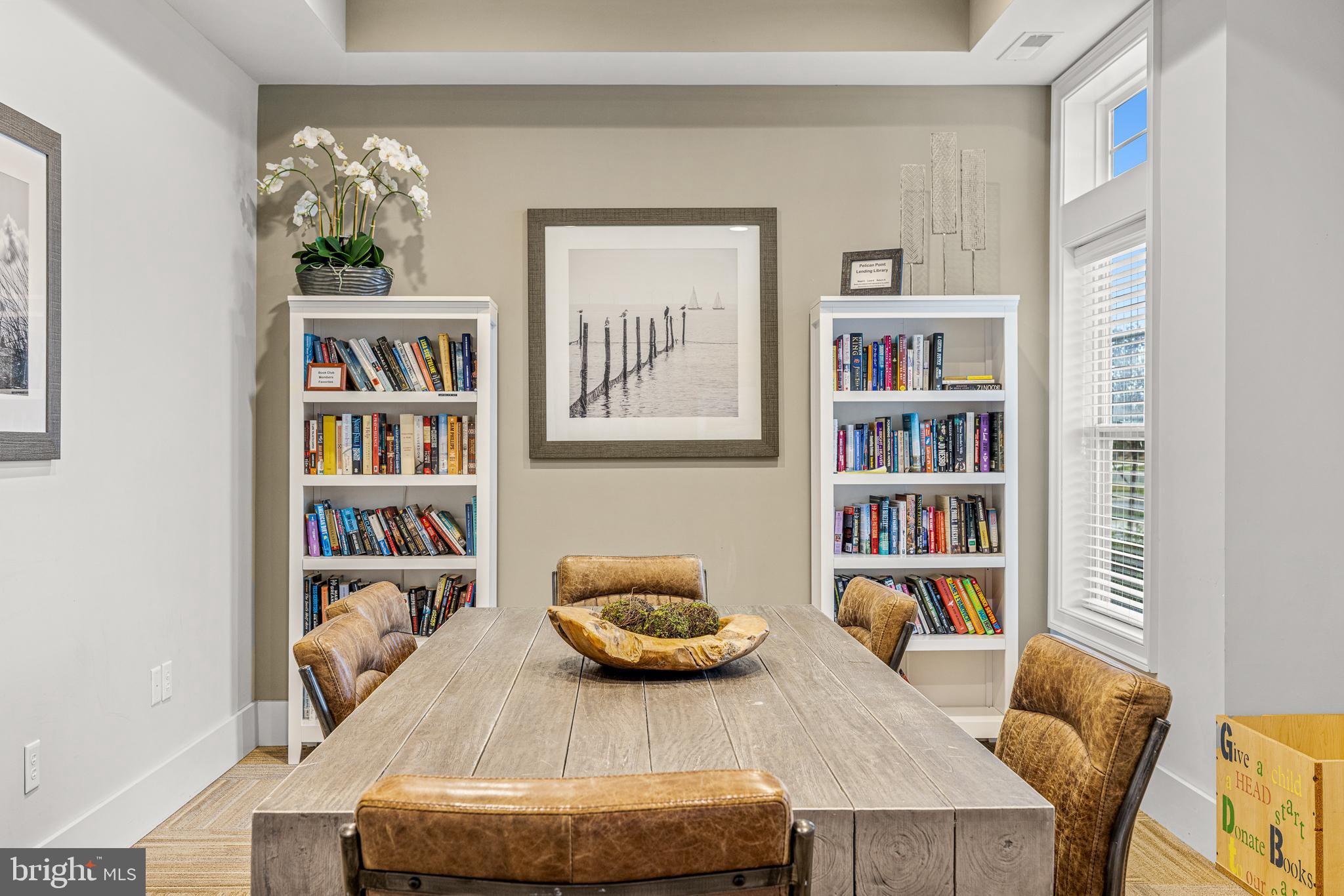 PELICAN POINT - Residential