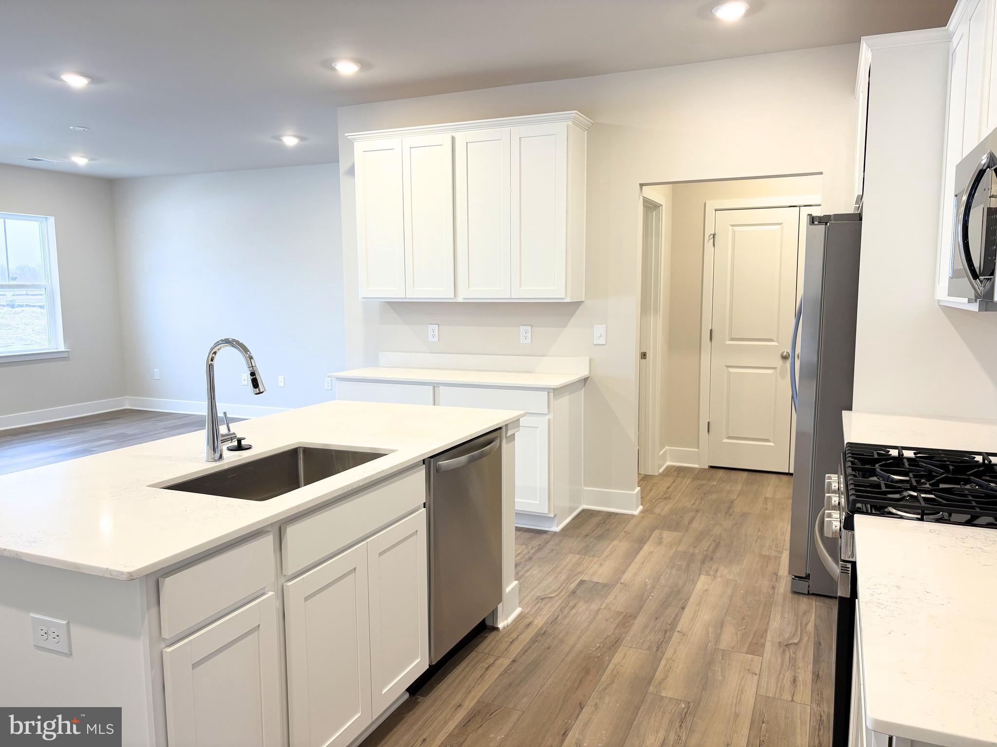 PELICAN POINT - Residential