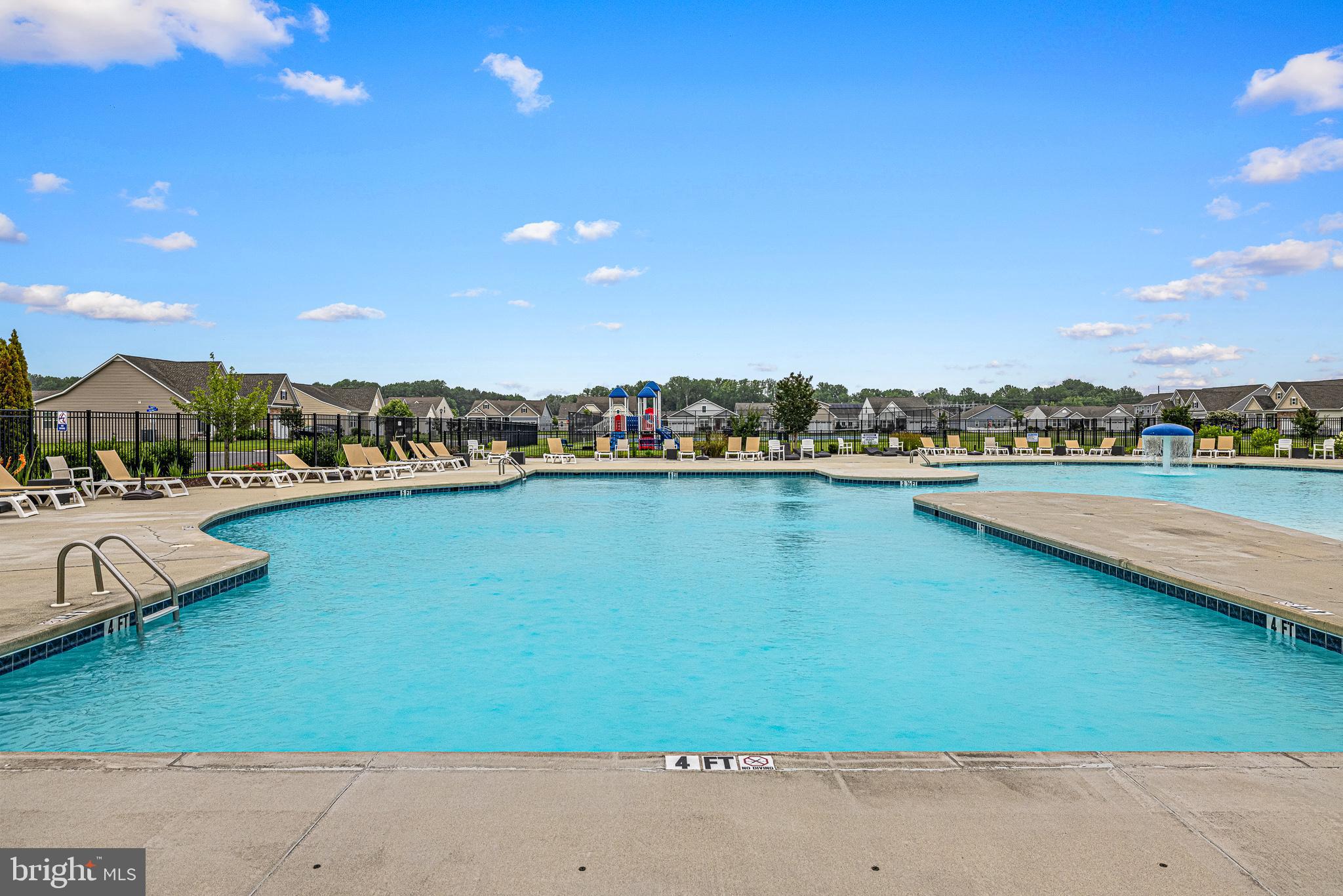 PELICAN POINT - Residential