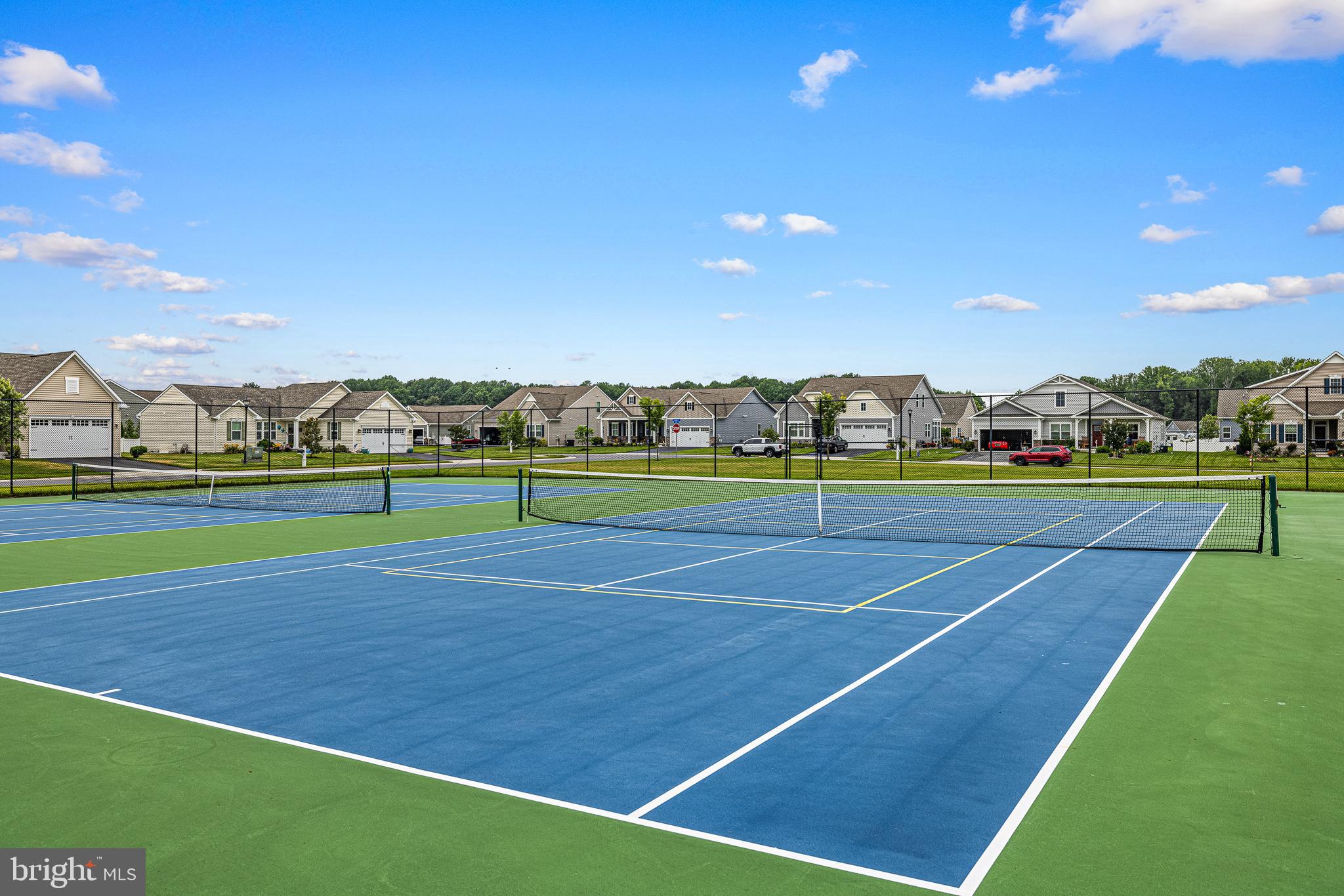 PELICAN POINT - Residential