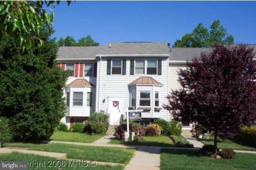 3 level townhome in the Broadneck School District. Includes all appliances, finished lower level with slider, laundry area, family room and den. Great sunroom off living room. 2 Master Bedrooms with  baths and lots of closet space.  Needs updating original kitchen and baths.