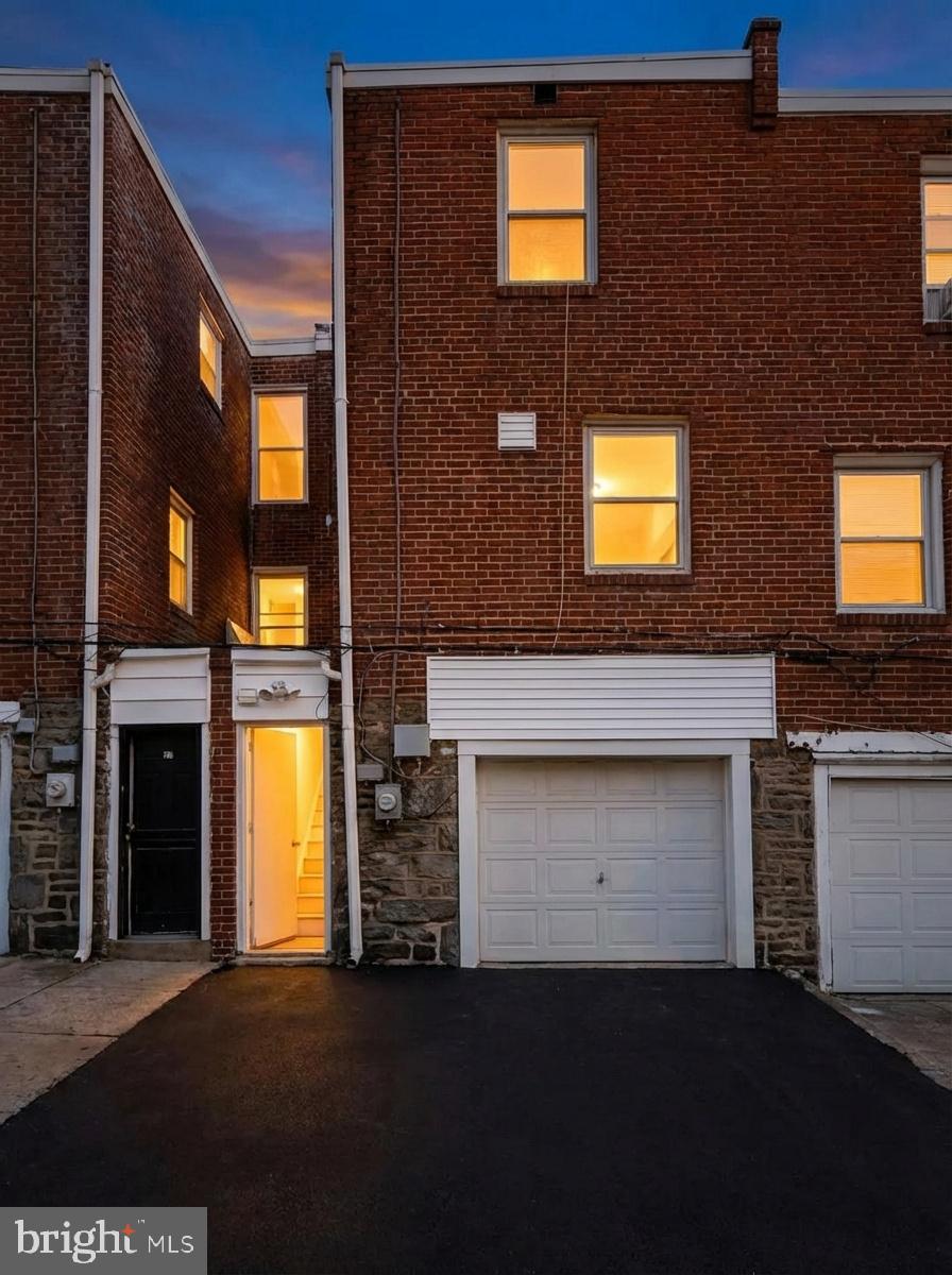 WEST OAK LANE - Residential