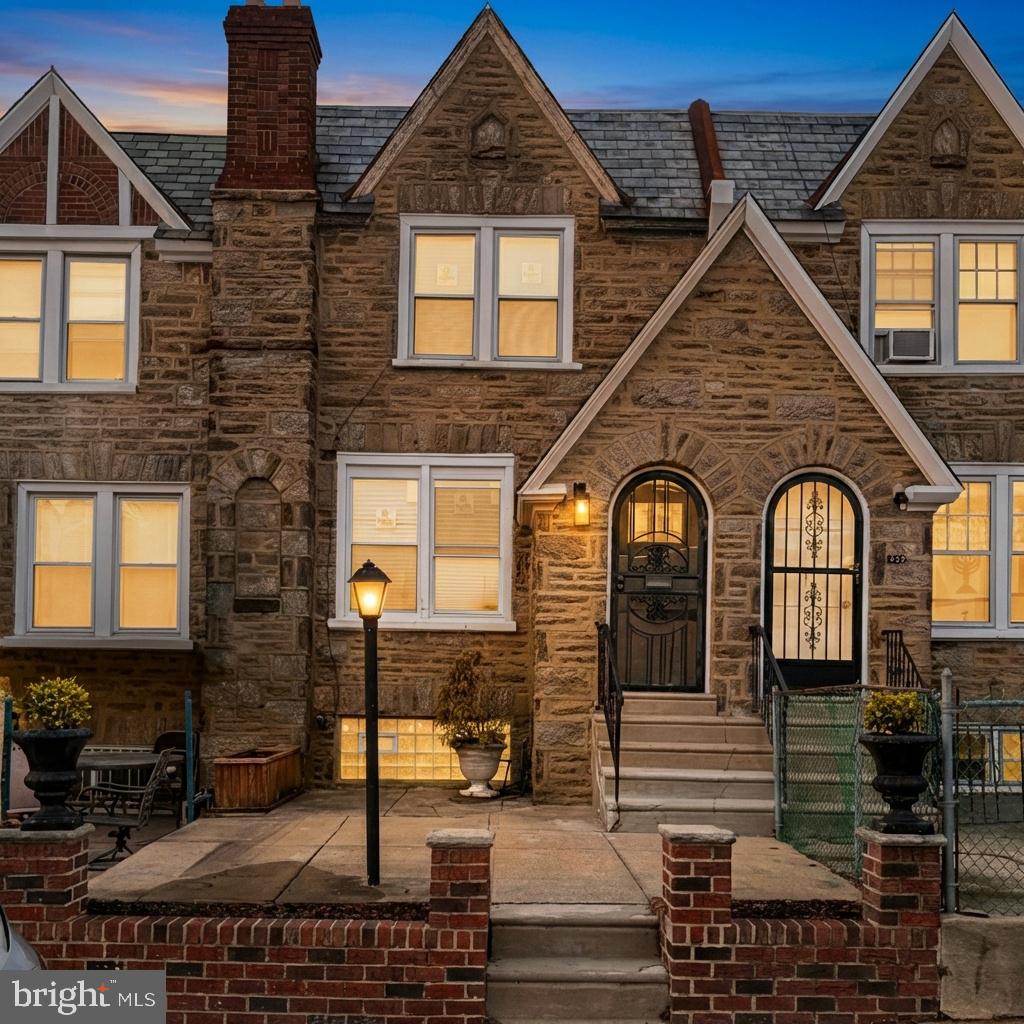 WEST OAK LANE - Residential