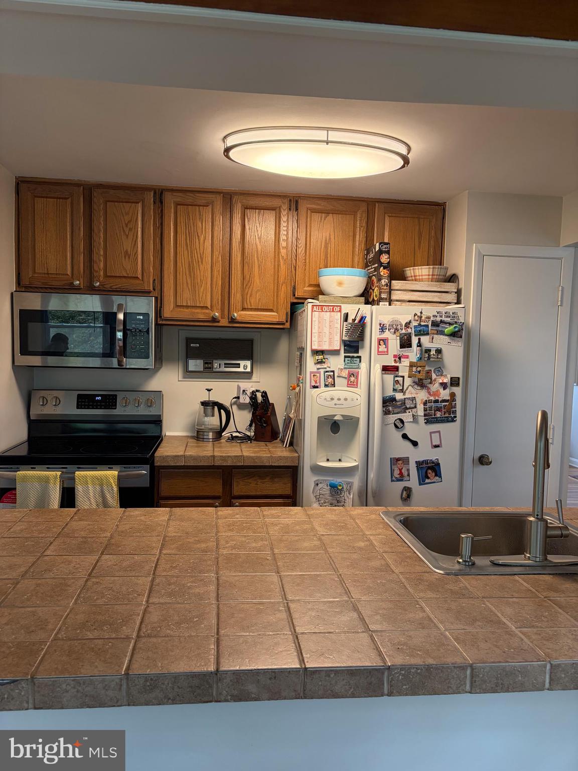 BROYHILL PARK - Residential Lease