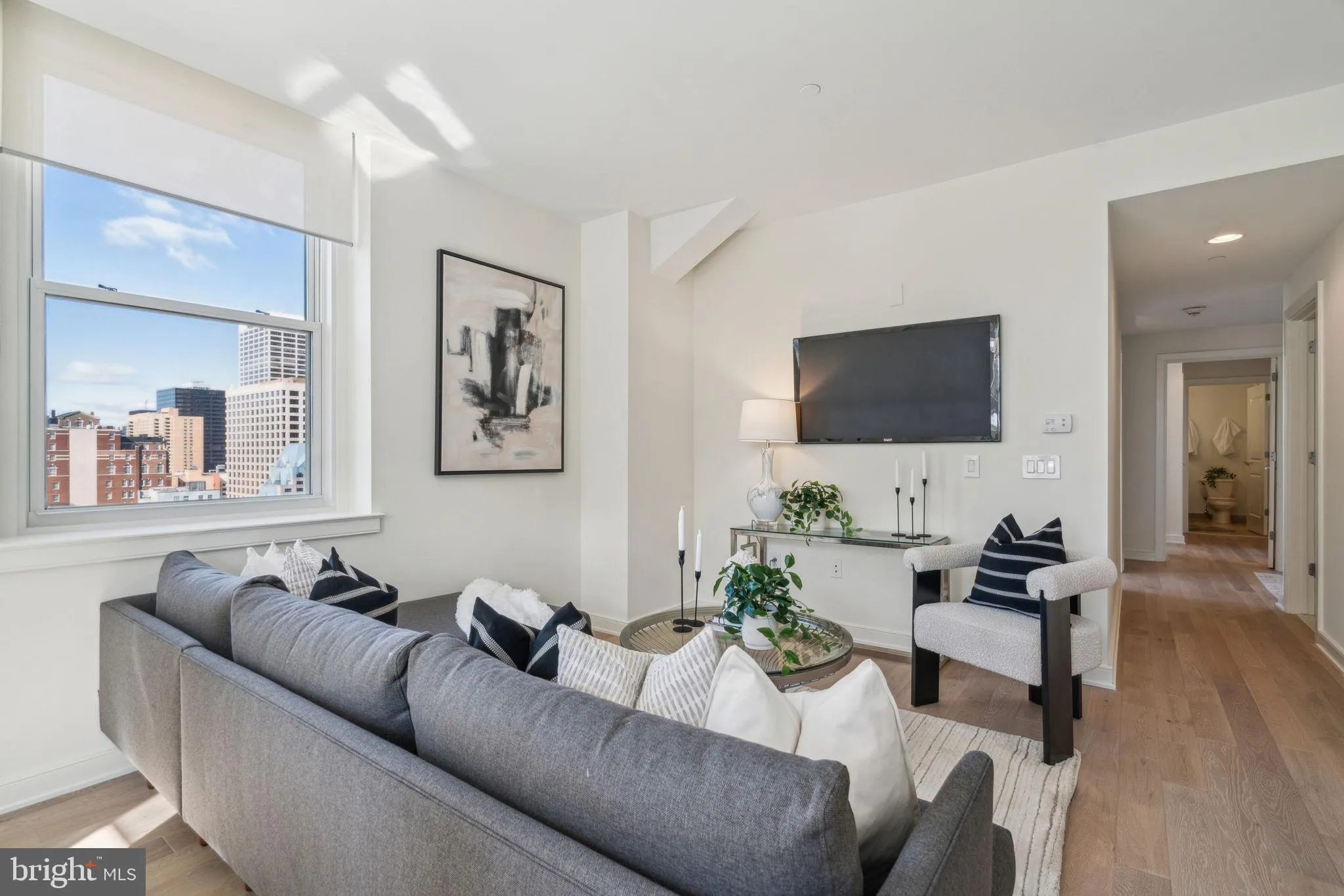 Philadelphia, Pennsylvania 19102, United States, 2 Bedrooms Bedrooms, ,2 BathroomsBathrooms,Residential,Contingent,86562