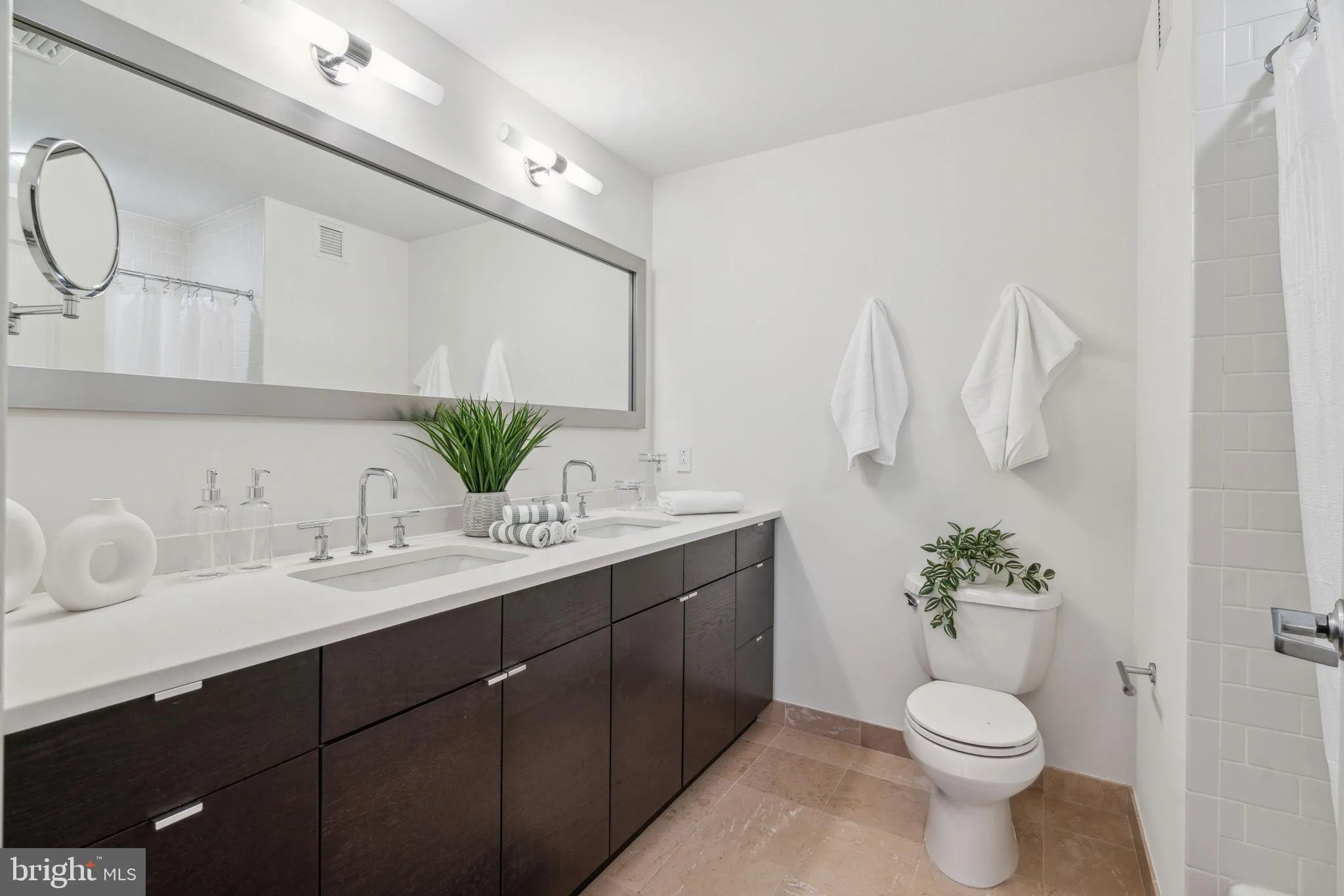 Philadelphia, Pennsylvania 19102, United States, 2 Bedrooms Bedrooms, ,2 BathroomsBathrooms,Residential,Contingent,86562