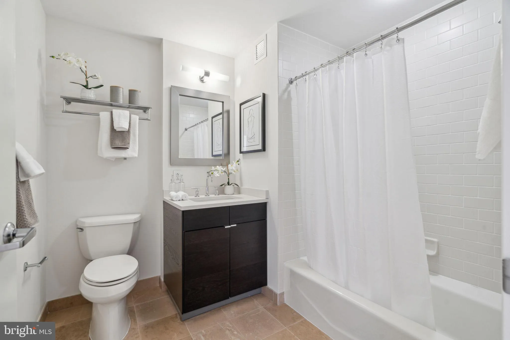 Philadelphia, Pennsylvania 19102, United States, 2 Bedrooms Bedrooms, ,2 BathroomsBathrooms,Residential,Contingent,86562
