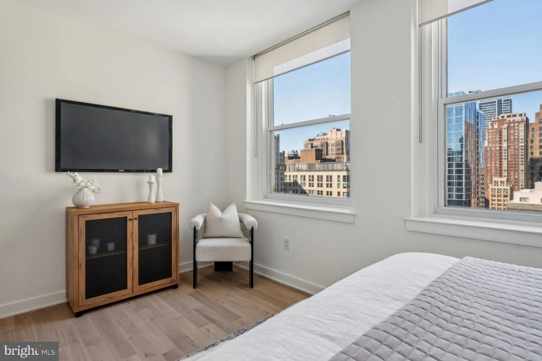 Philadelphia, Pennsylvania 19102, United States, 2 Bedrooms Bedrooms, ,2 BathroomsBathrooms,Residential,Contingent,86562