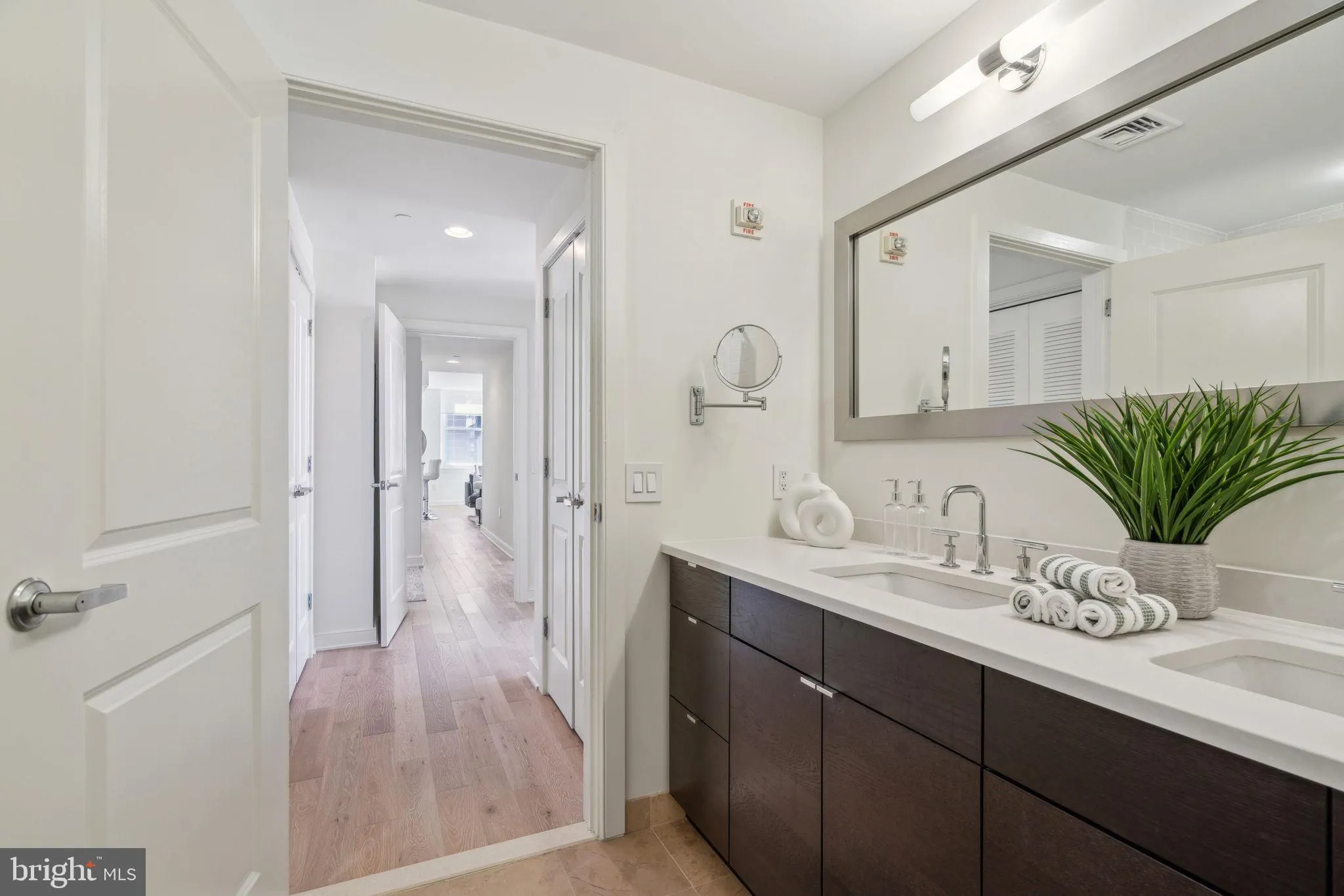 Philadelphia, Pennsylvania 19102, United States, 2 Bedrooms Bedrooms, ,2 BathroomsBathrooms,Residential,Contingent,86562