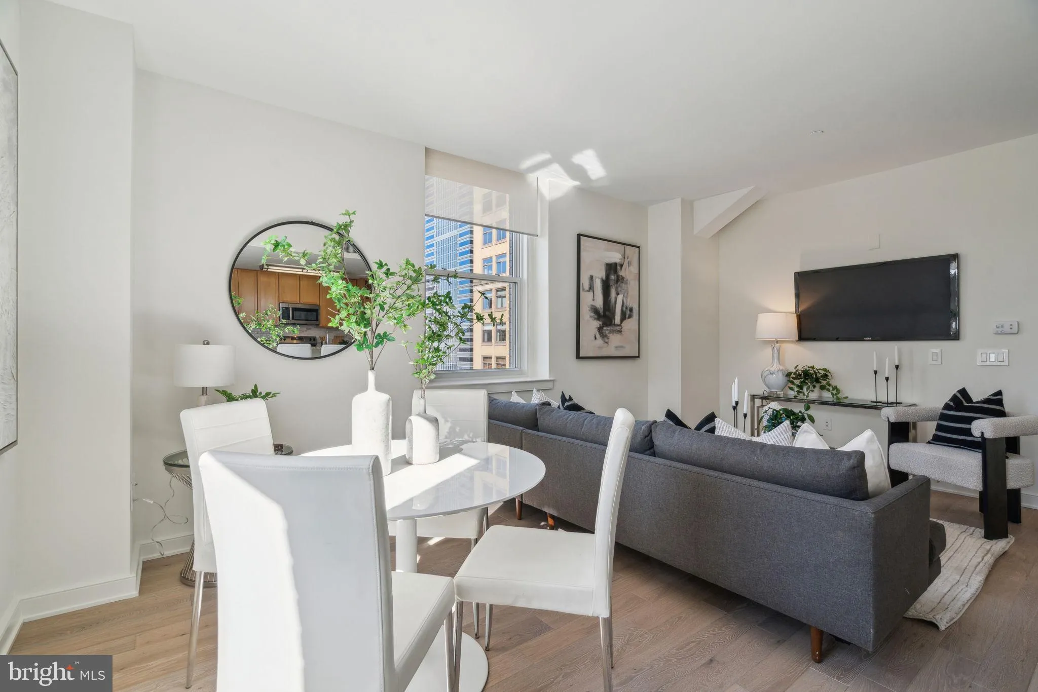 Philadelphia, Pennsylvania 19102, United States, 2 Bedrooms Bedrooms, ,2 BathroomsBathrooms,Residential,Contingent,86562