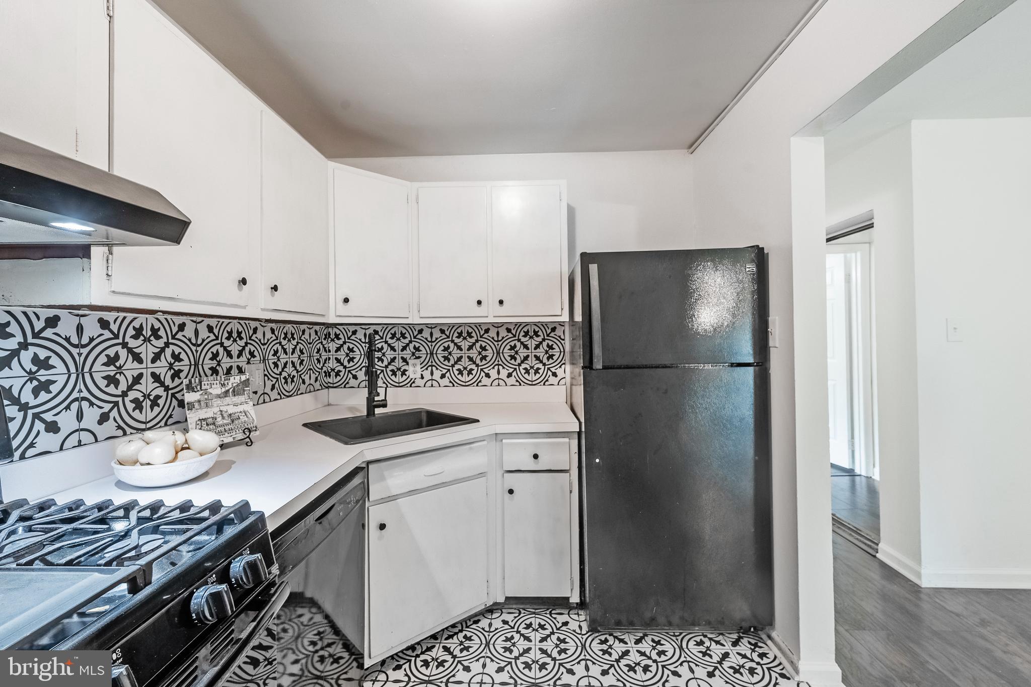 HUNTCREST CONDOMINIUM - Residential