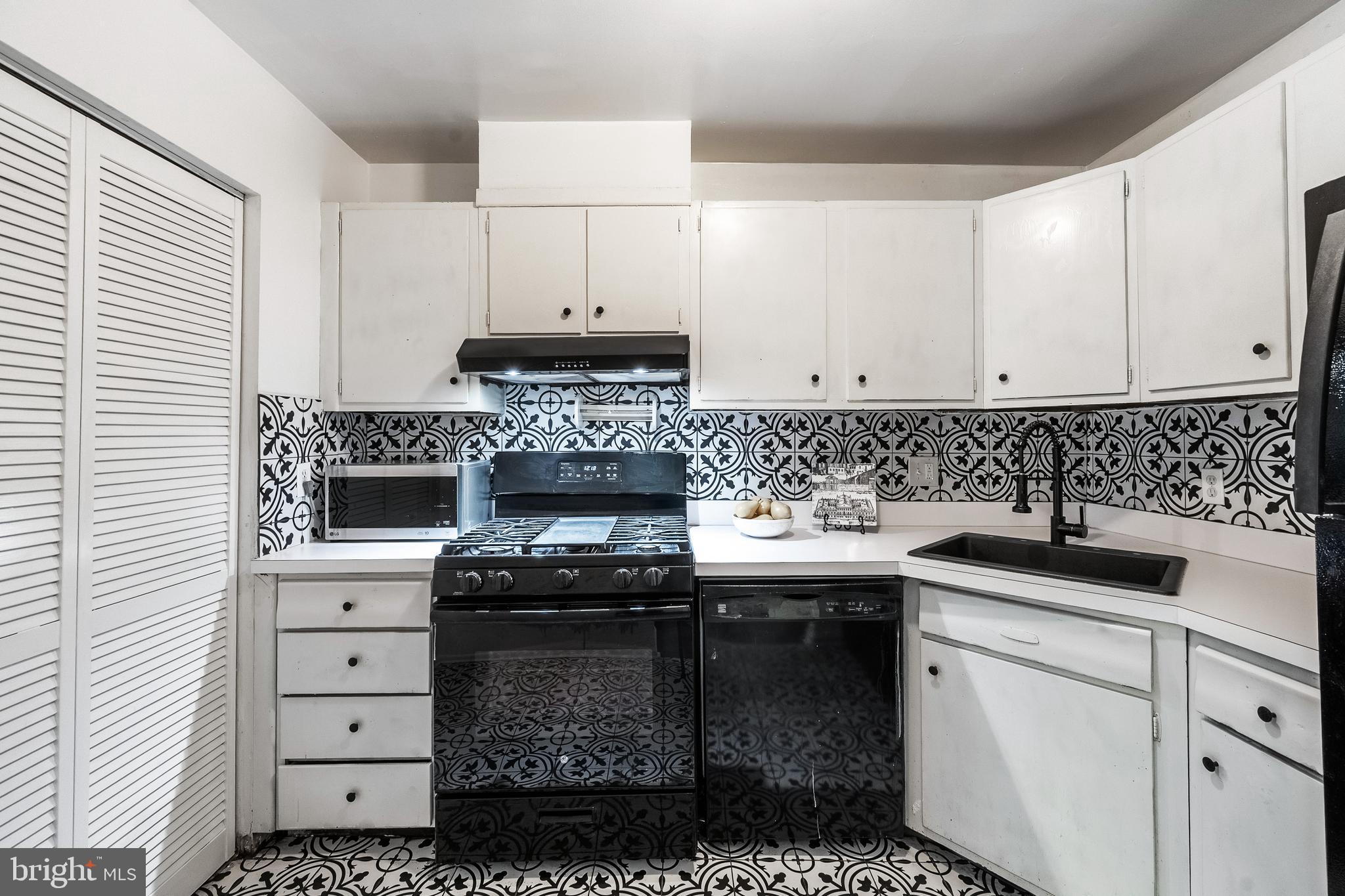 HUNTCREST CONDOMINIUM - Residential