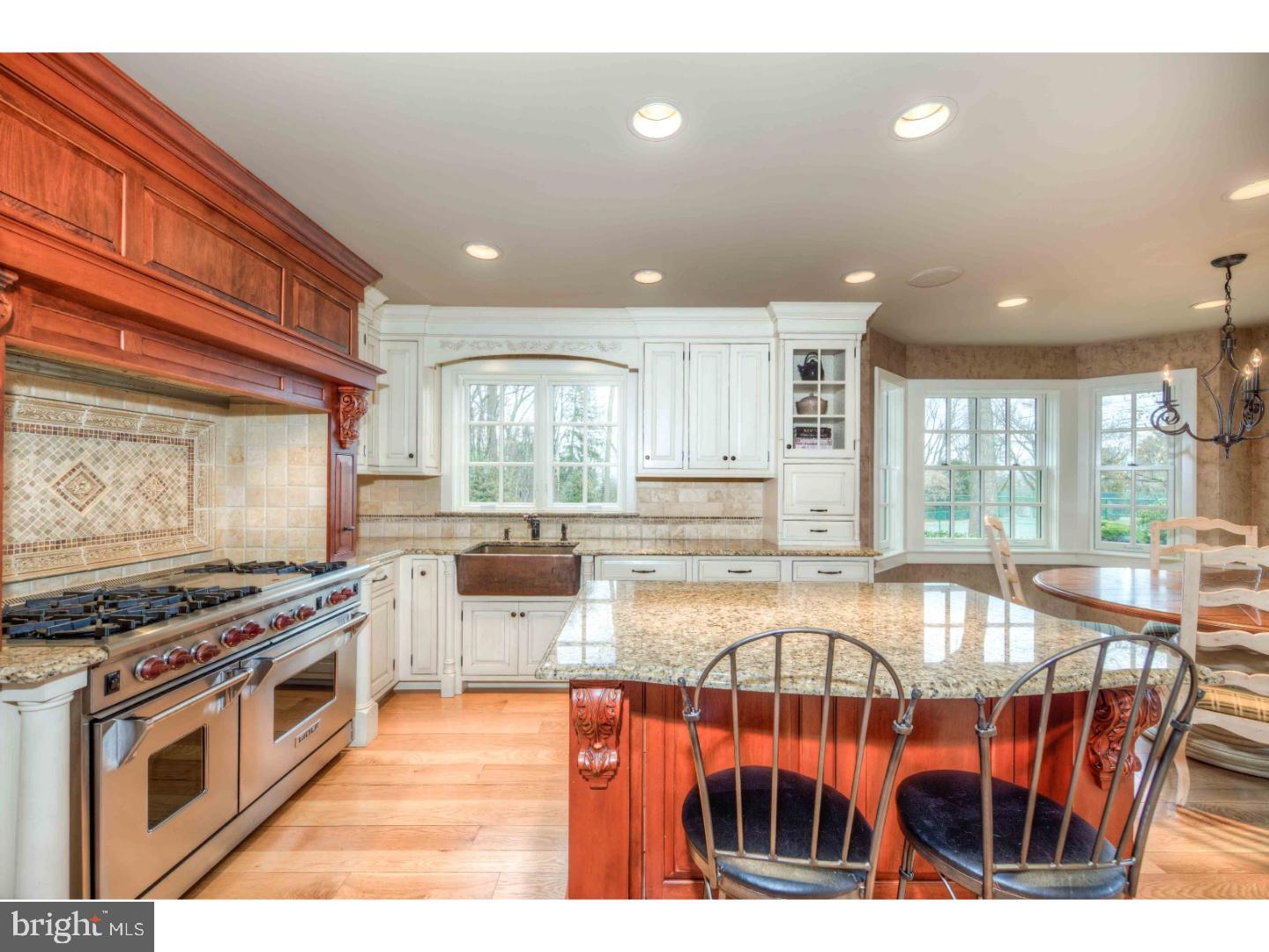 COLONIAL VILLAGE - Residential