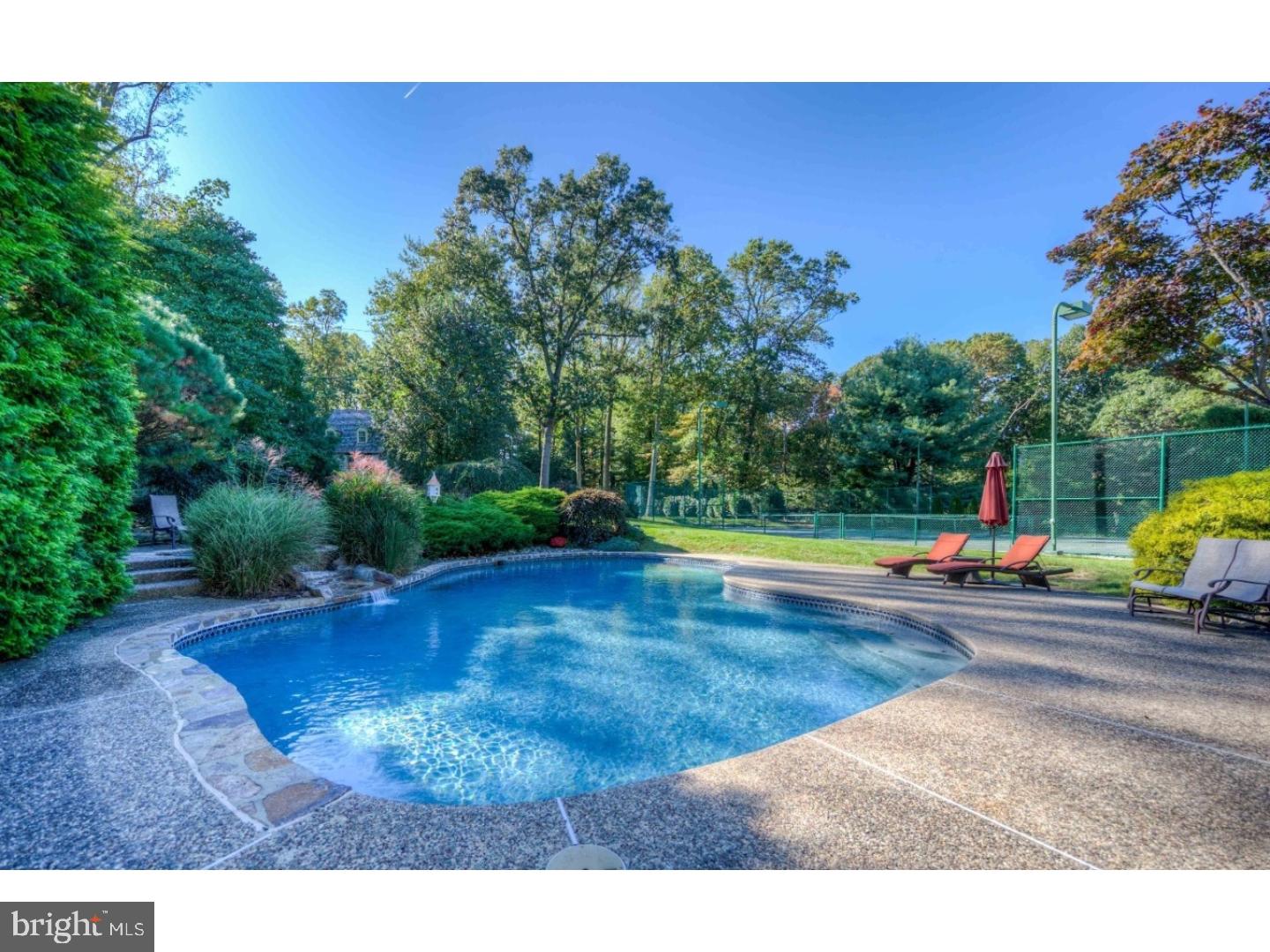 COLONIAL VILLAGE - Residential