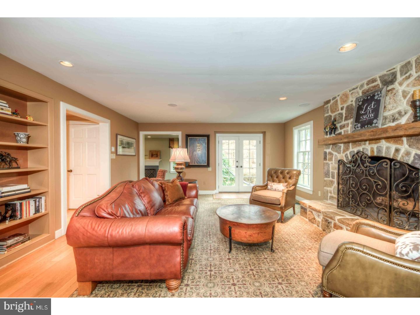 COLONIAL VILLAGE - Residential