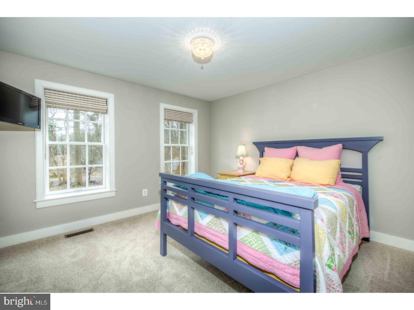 COLONIAL VILLAGE - Residential