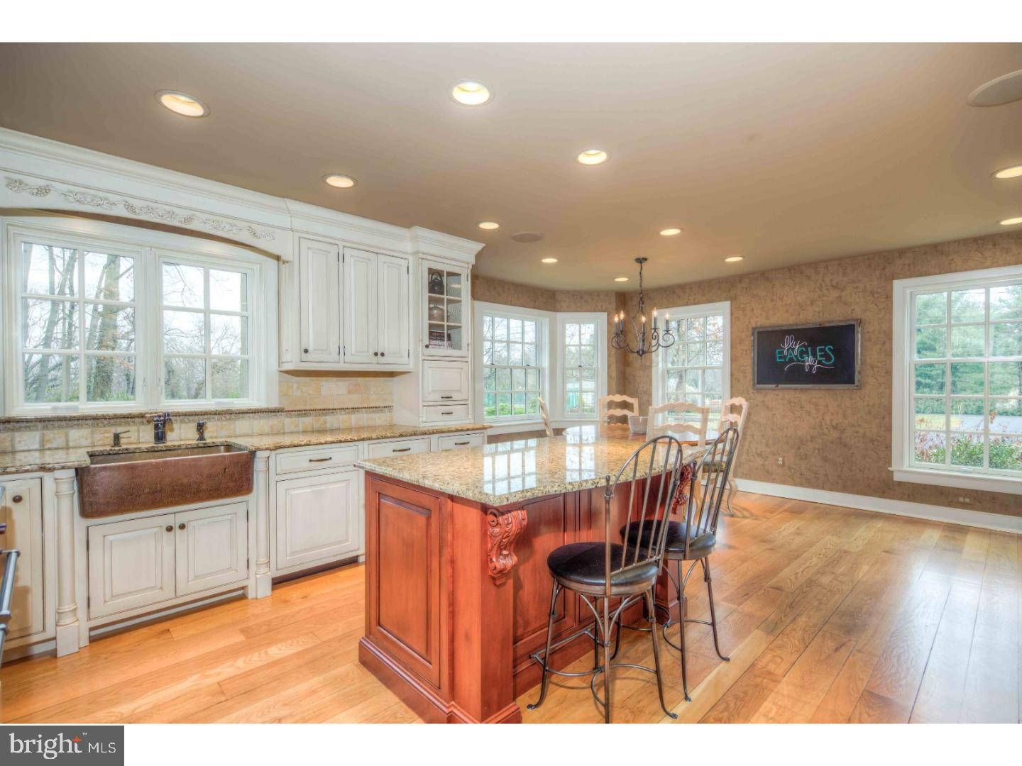 COLONIAL VILLAGE - Residential