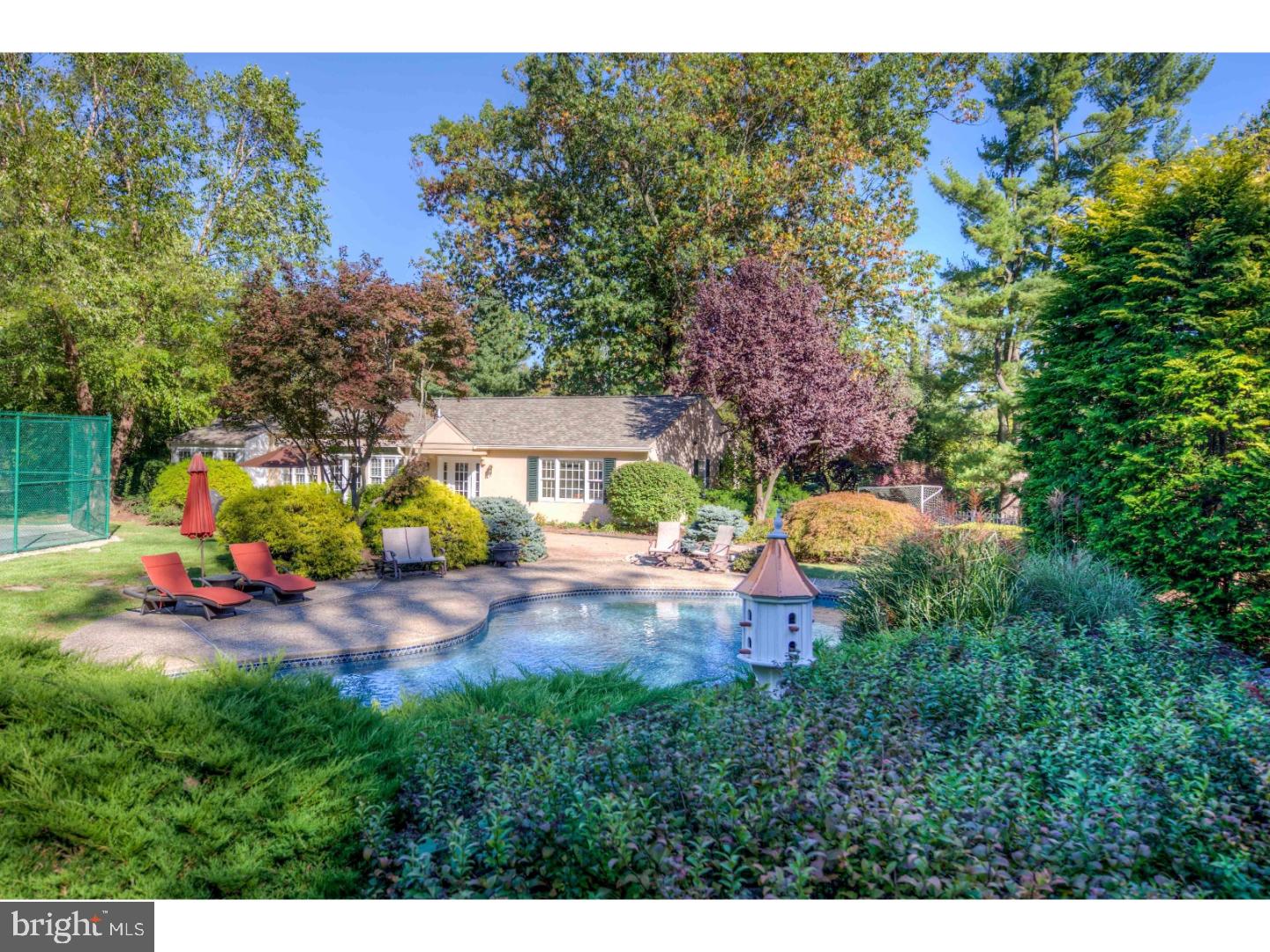 COLONIAL VILLAGE - Residential