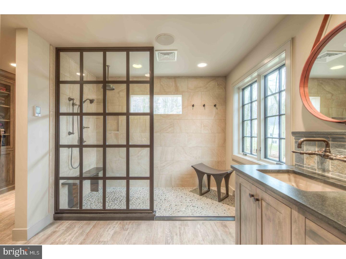 COLONIAL VILLAGE - Residential