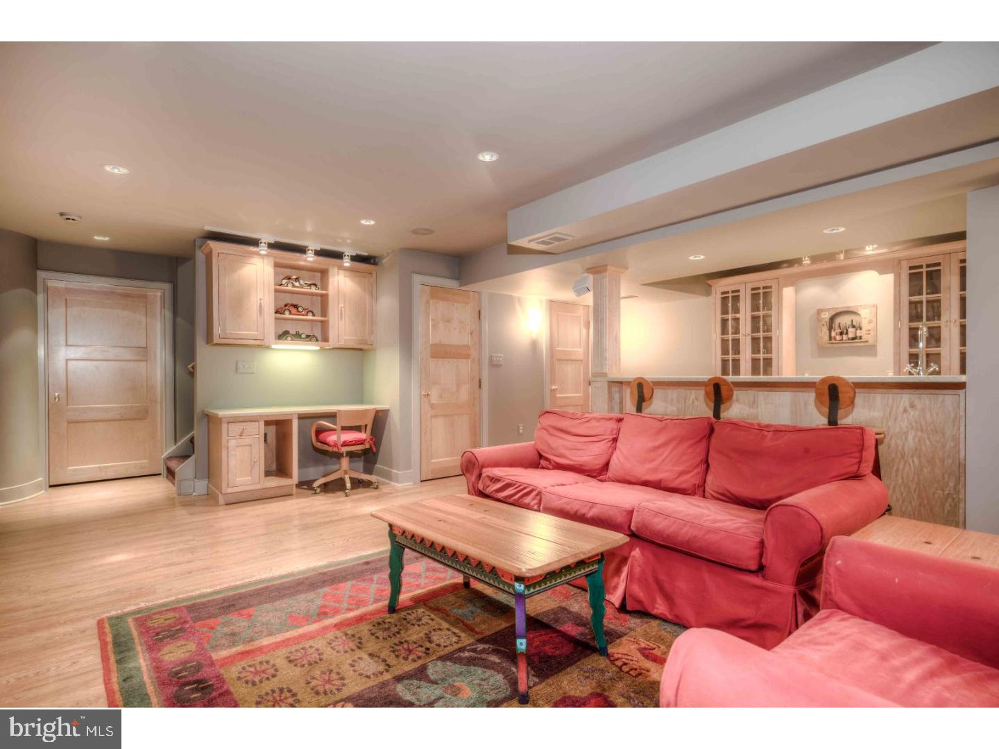 COLONIAL VILLAGE - Residential