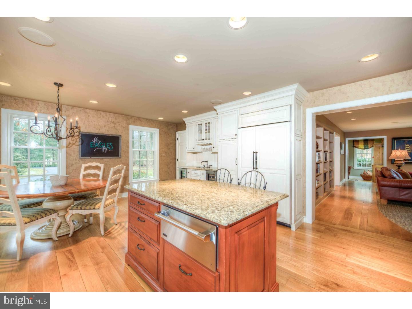 COLONIAL VILLAGE - Residential