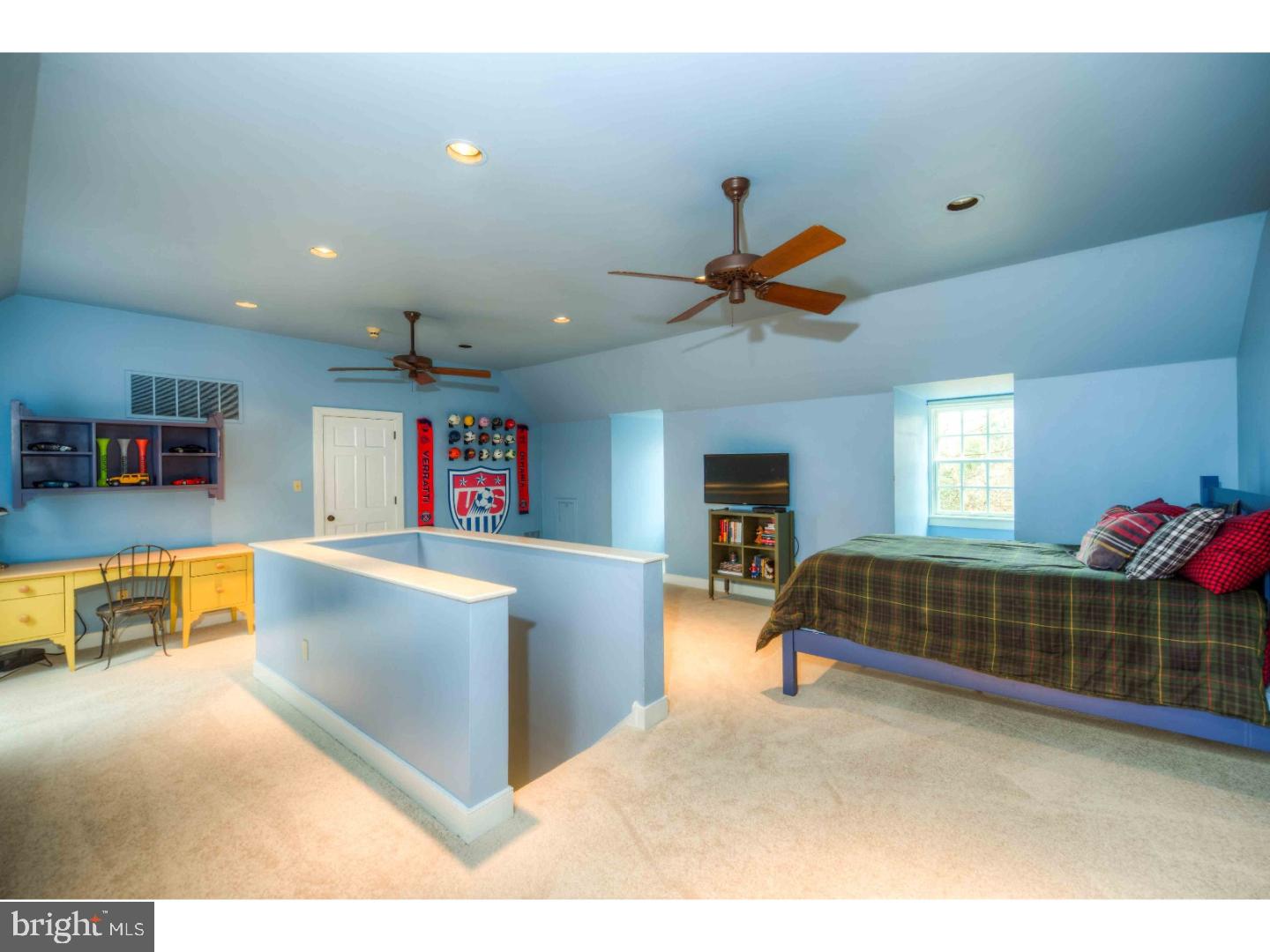 COLONIAL VILLAGE - Residential