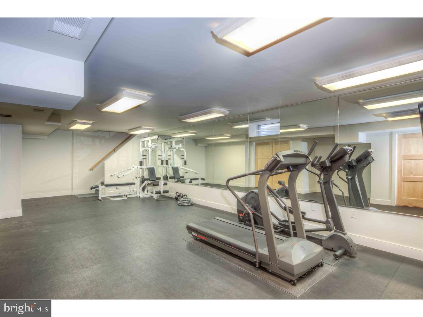 COLONIAL VILLAGE - Residential