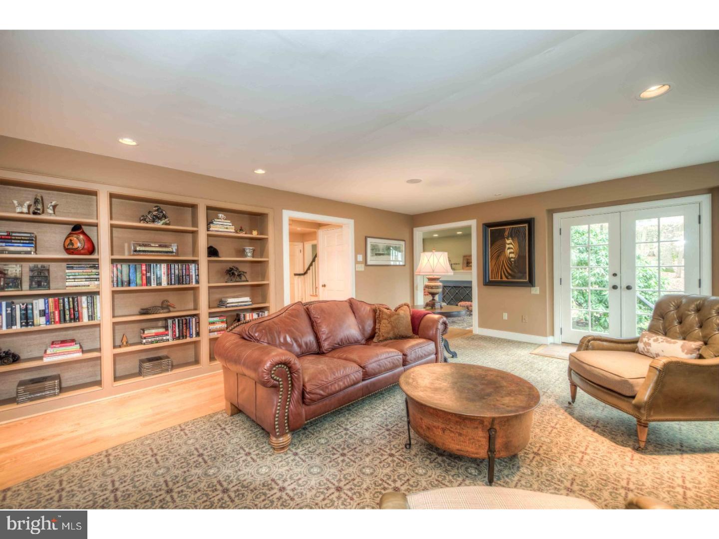 COLONIAL VILLAGE - Residential