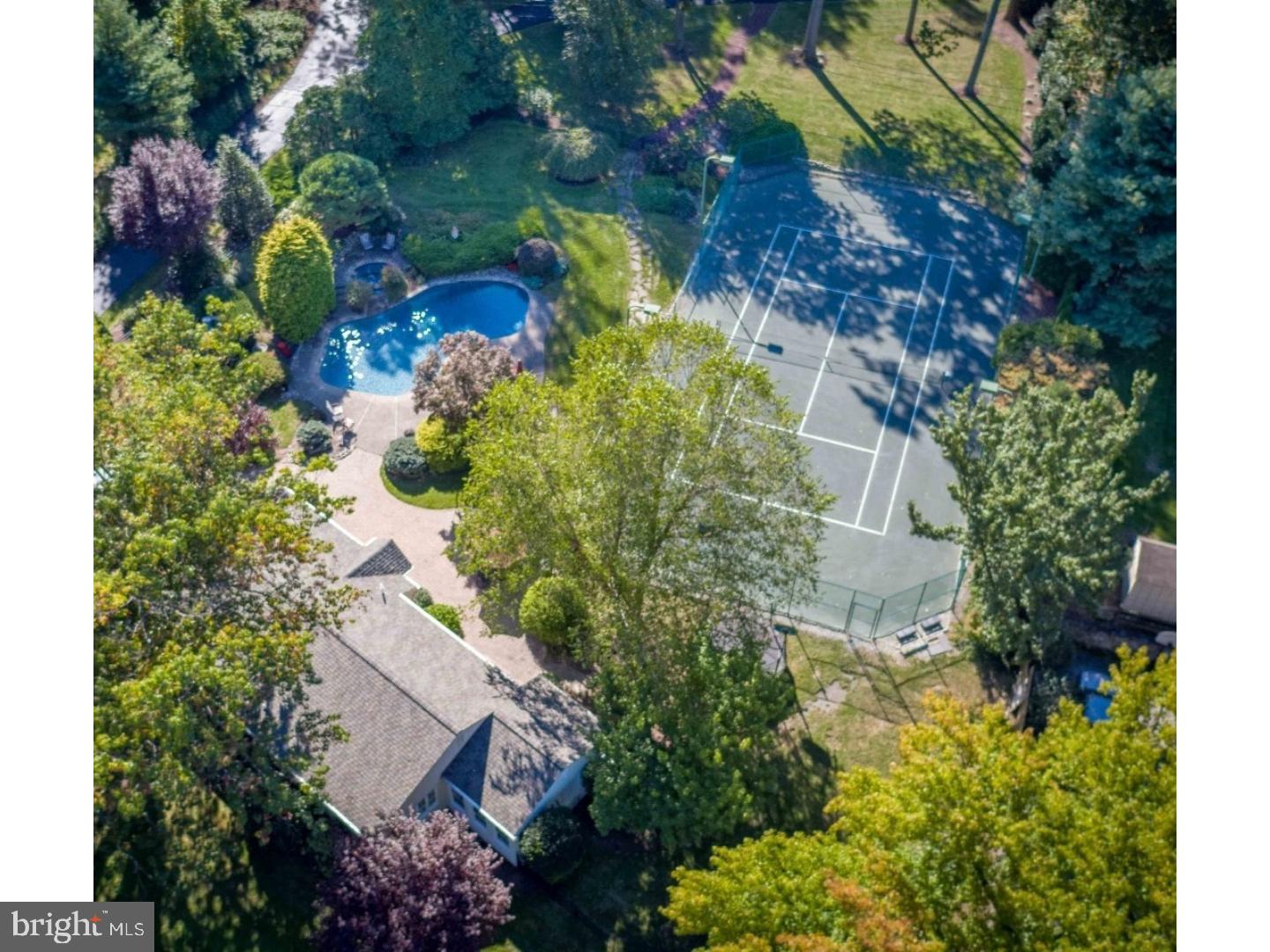 COLONIAL VILLAGE - Residential