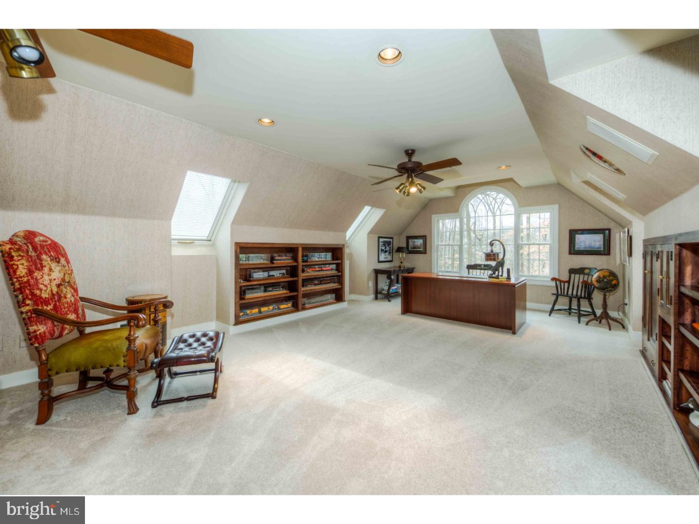 COLONIAL VILLAGE - Residential