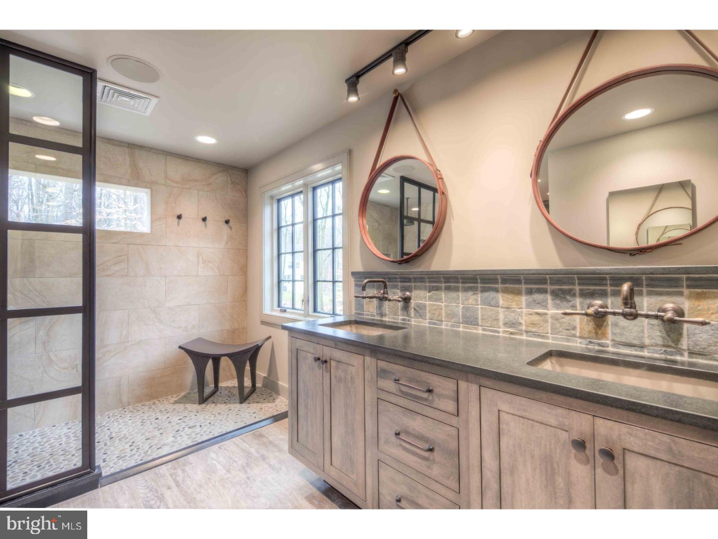 COLONIAL VILLAGE - Residential