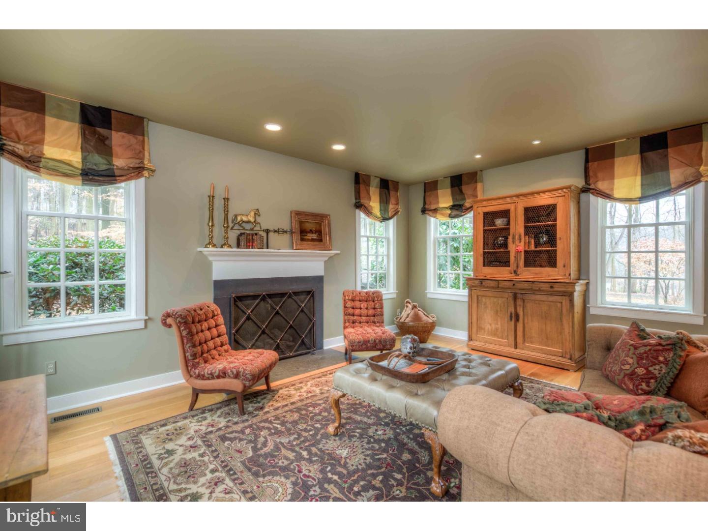 COLONIAL VILLAGE - Residential