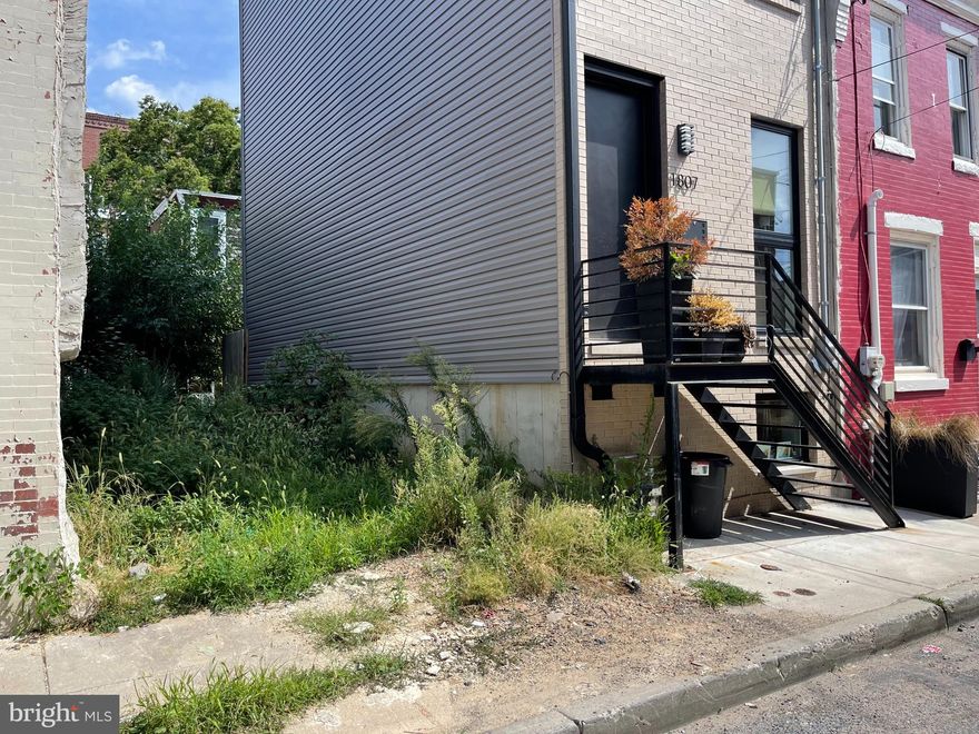 Great opportunity for investors and developers! 13x40 vacant lot zoned RSA5 located on a great block with new construction. Minutes from public transit with the MFL right down the street making for easy access and an ample number of amenities to enjoy for shopping, restaurants, and nightlife. Neighboring Fishtown, East Kensington, and Port Richmond drive by to see the area/land and start designing your construction to what you want to bring to this developing area!