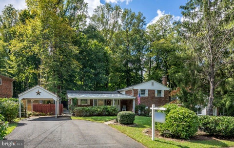 Photo of 5008 Linette Lane, ANNANDALE, VA 22003 (MLS # VAFX2344360)