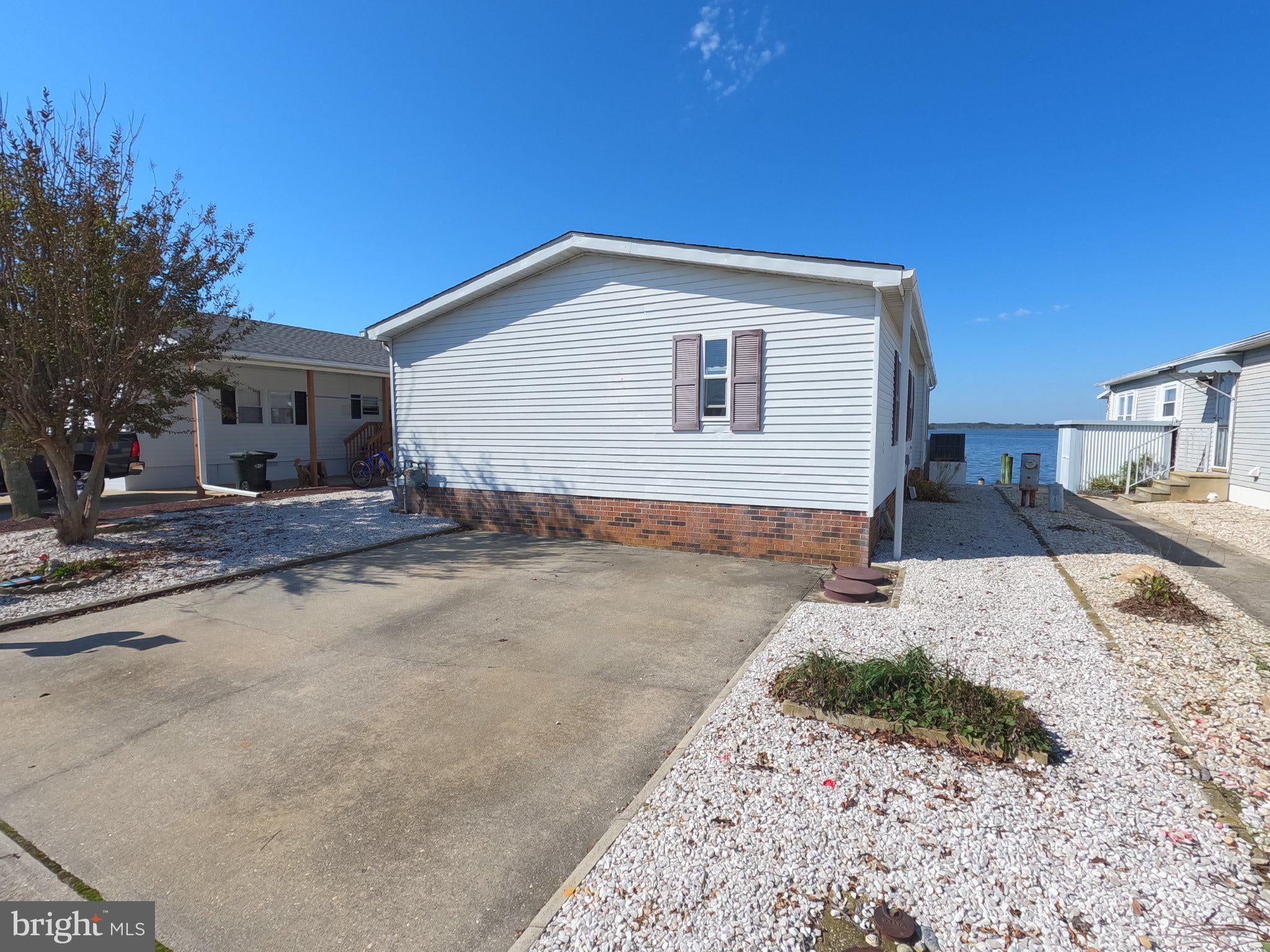 511 HARBOUR DRIVE