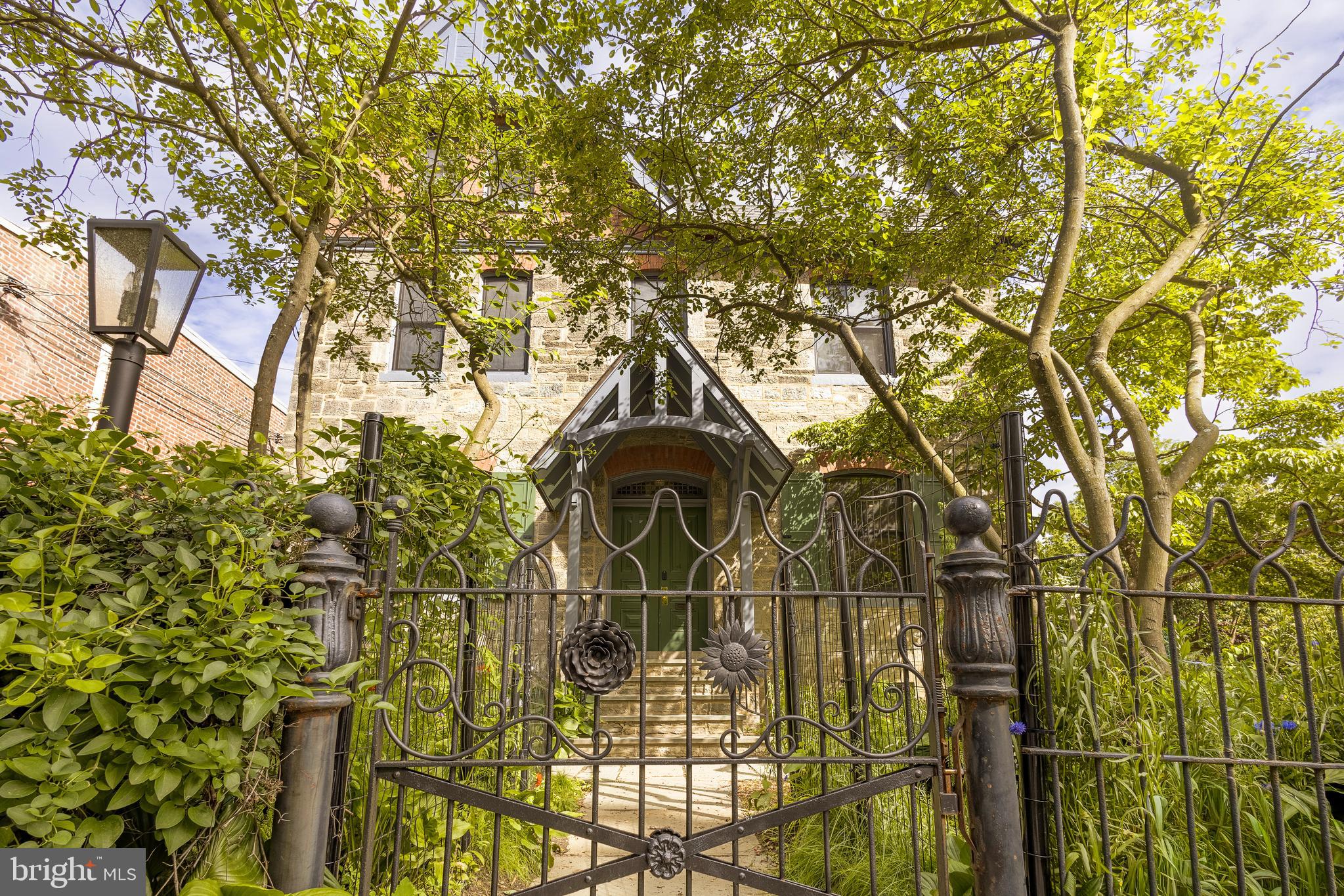 CHESTNUT HILL - Residential