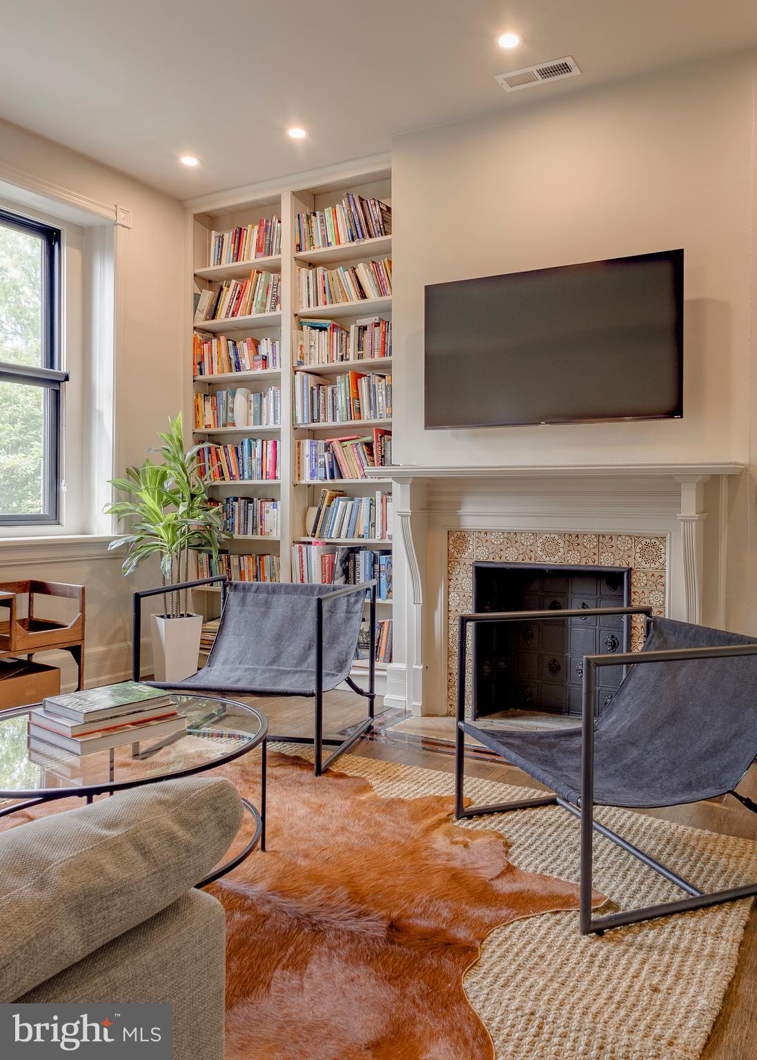 CHESTNUT HILL - Residential