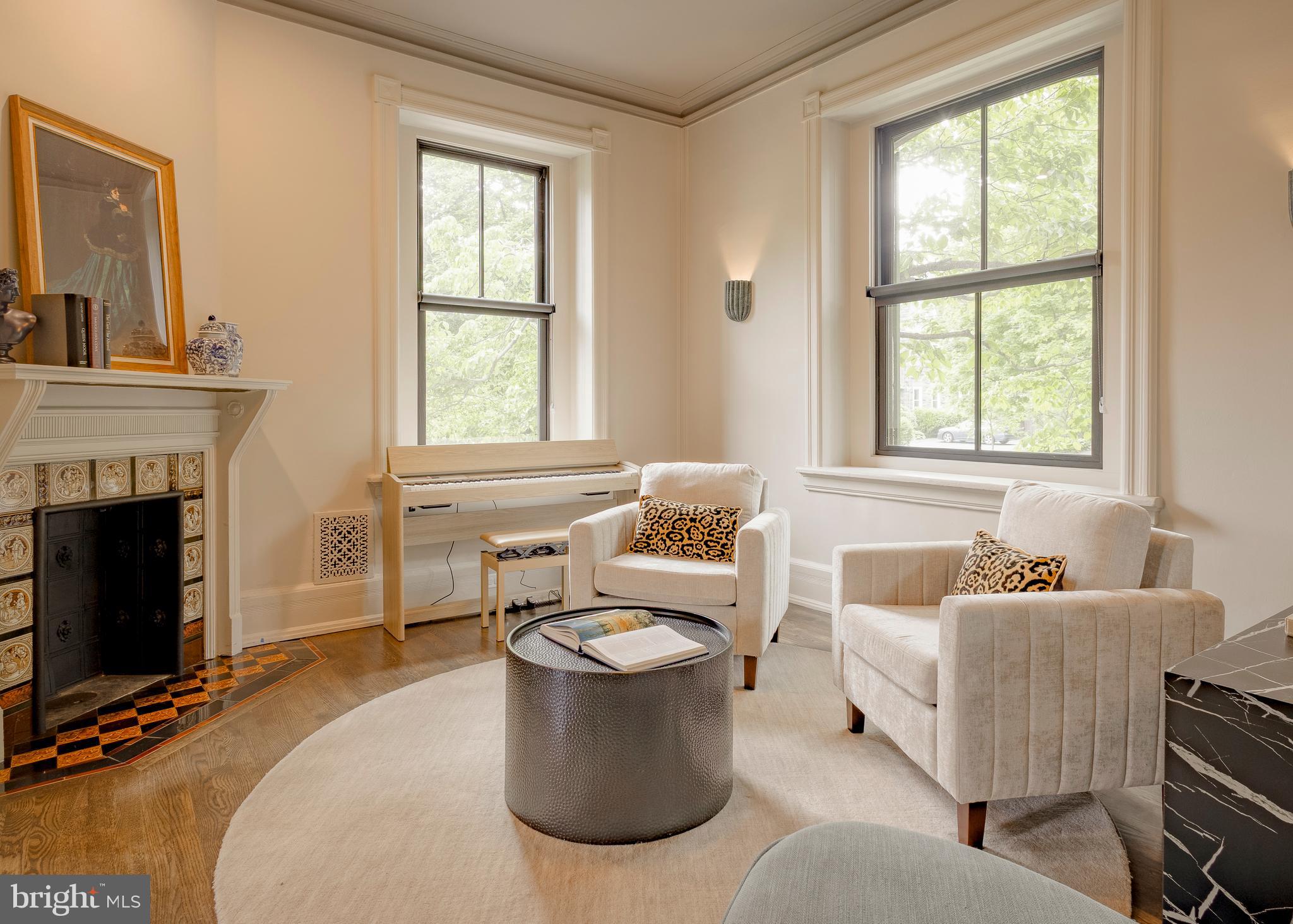 CHESTNUT HILL - Residential