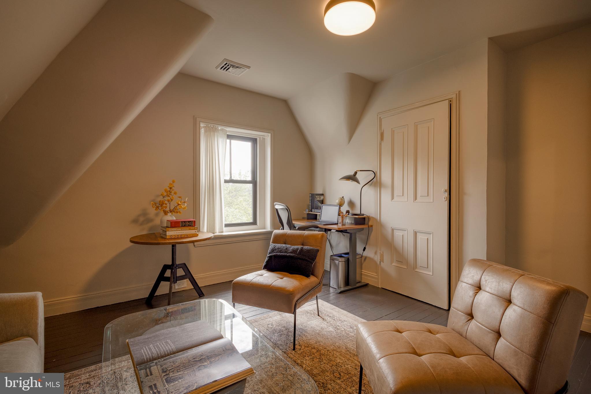 CHESTNUT HILL - Residential