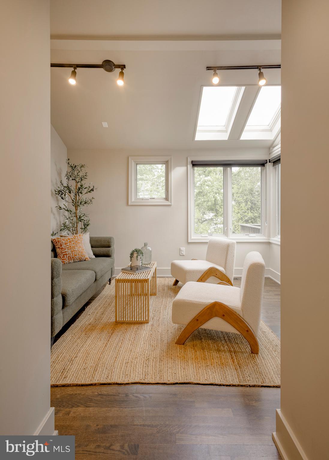 CHESTNUT HILL - Residential