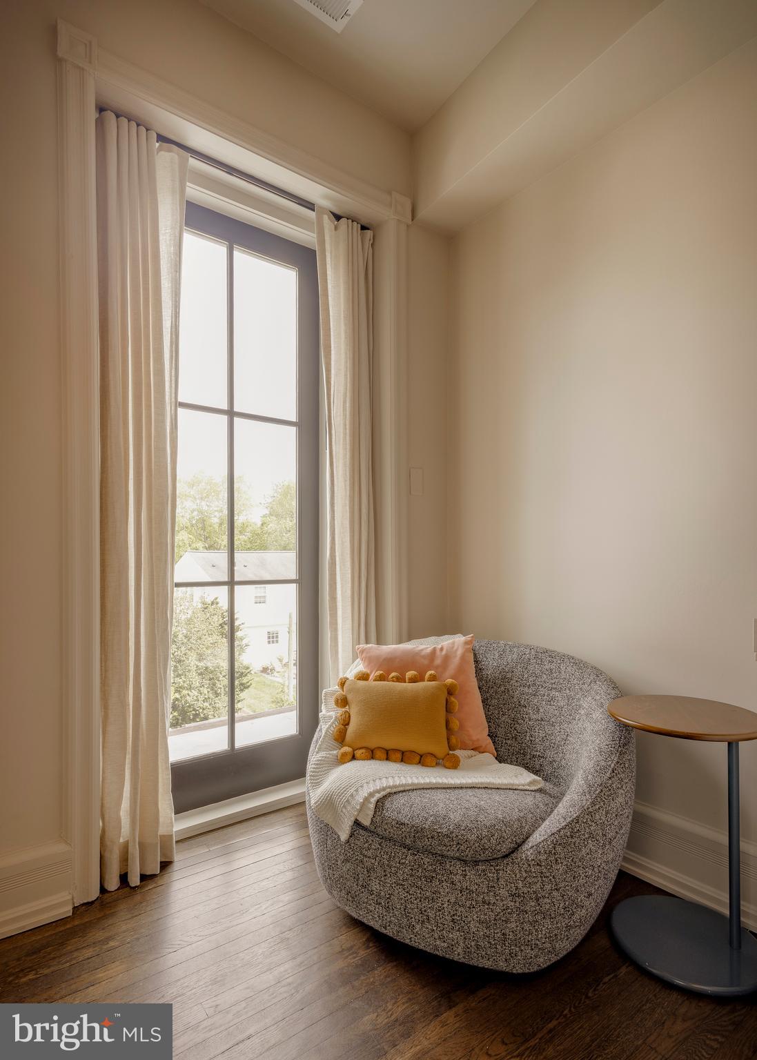 CHESTNUT HILL - Residential