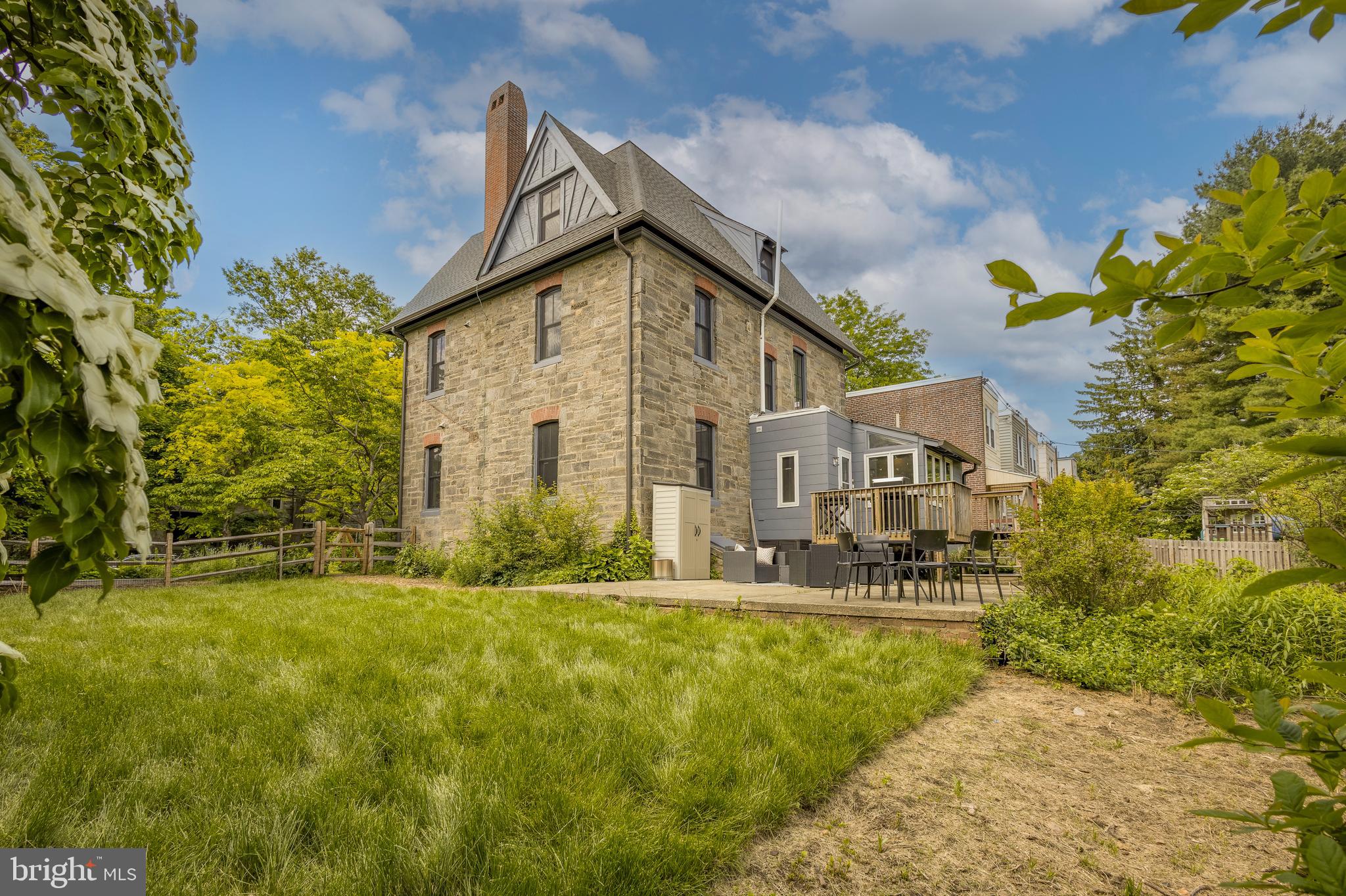 CHESTNUT HILL - Residential