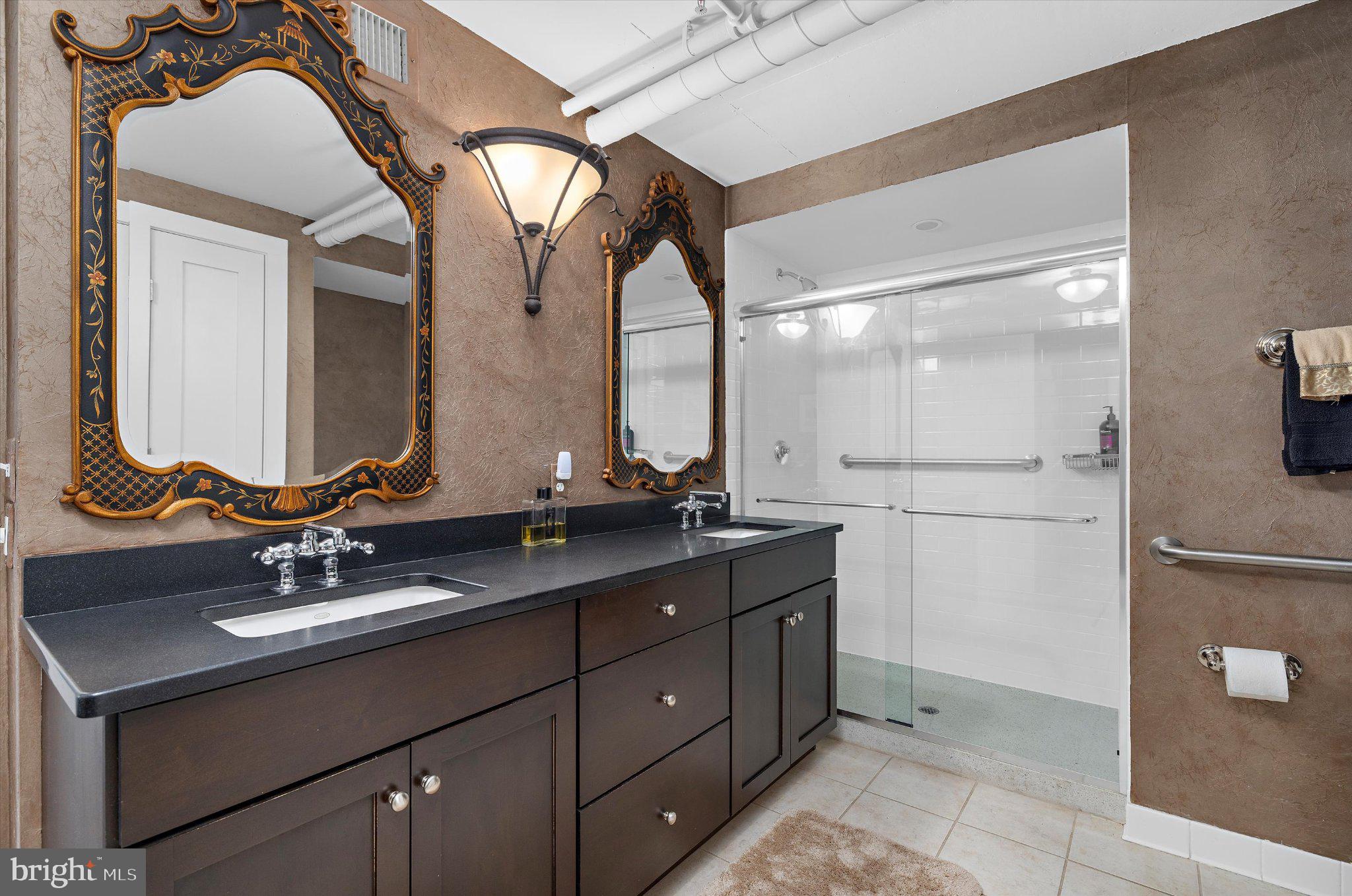 LITTLE ITALY - Residential